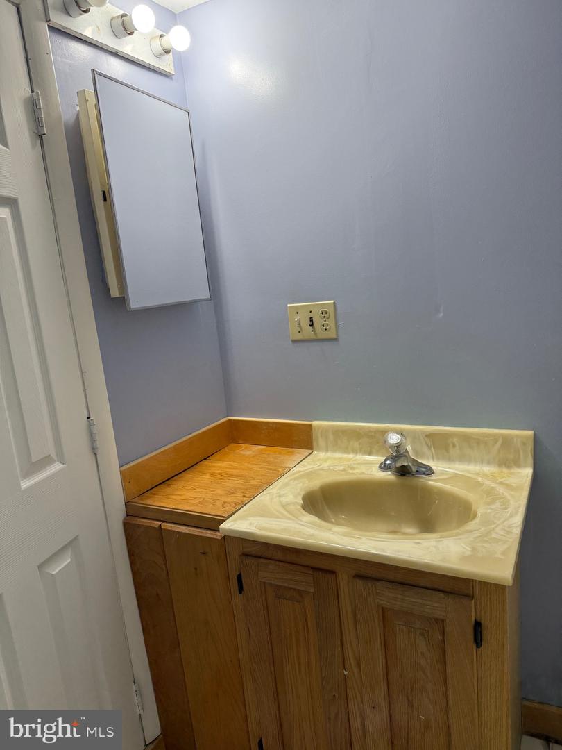 6918 RANDOLPH MACON DR, ALEXANDRIA, Virginia 22307, 3 Bedrooms Bedrooms, ,3 BathroomsBathrooms,Residential,For sale,6918 RANDOLPH MACON DR,VAFX2274628 MLS # VAFX2274628