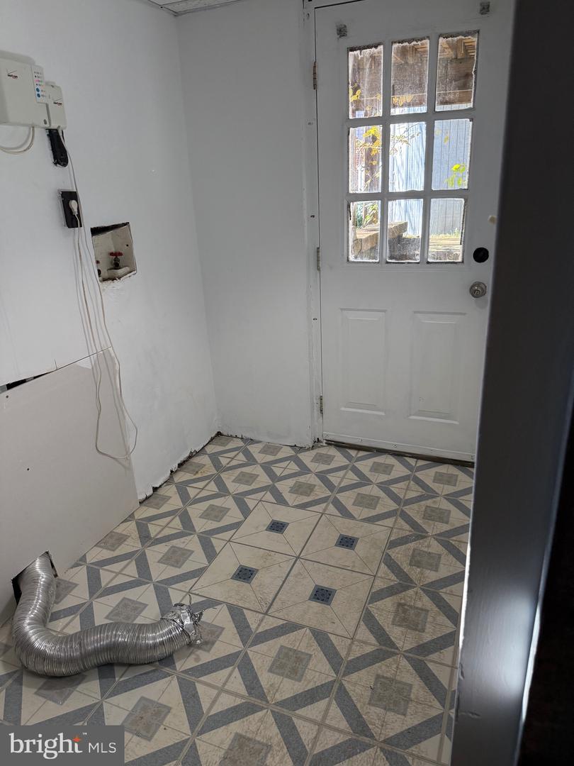 6918 RANDOLPH MACON DR, ALEXANDRIA, Virginia 22307, 3 Bedrooms Bedrooms, ,3 BathroomsBathrooms,Residential,For sale,6918 RANDOLPH MACON DR,VAFX2274628 MLS # VAFX2274628