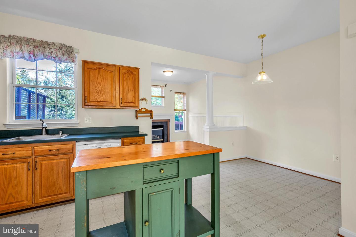 4627 DEERWATCH DR, CHANTILLY, Virginia 20151, 3 Bedrooms Bedrooms, ,2 BathroomsBathrooms,Residential,For sale,4627 DEERWATCH DR,VAFX2274802 MLS # VAFX2274802 4627 DEERWATCH DR, CHANTILLY, Virginia 20151, 3 Bedrooms Bedrooms, ,2 BathroomsBathrooms,Residential,For sale,4627 DEERWATCH DR,VAFX2274802 MLS # VAFX2274802