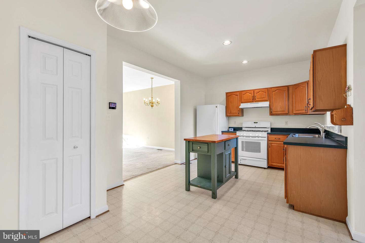 4627 DEERWATCH DR, CHANTILLY, Virginia 20151, 3 Bedrooms Bedrooms, ,2 BathroomsBathrooms,Residential,For sale,4627 DEERWATCH DR,VAFX2274802 MLS # VAFX2274802 4627 DEERWATCH DR, CHANTILLY, Virginia 20151, 3 Bedrooms Bedrooms, ,2 BathroomsBathrooms,Residential,For sale,4627 DEERWATCH DR,VAFX2274802 MLS # VAFX2274802