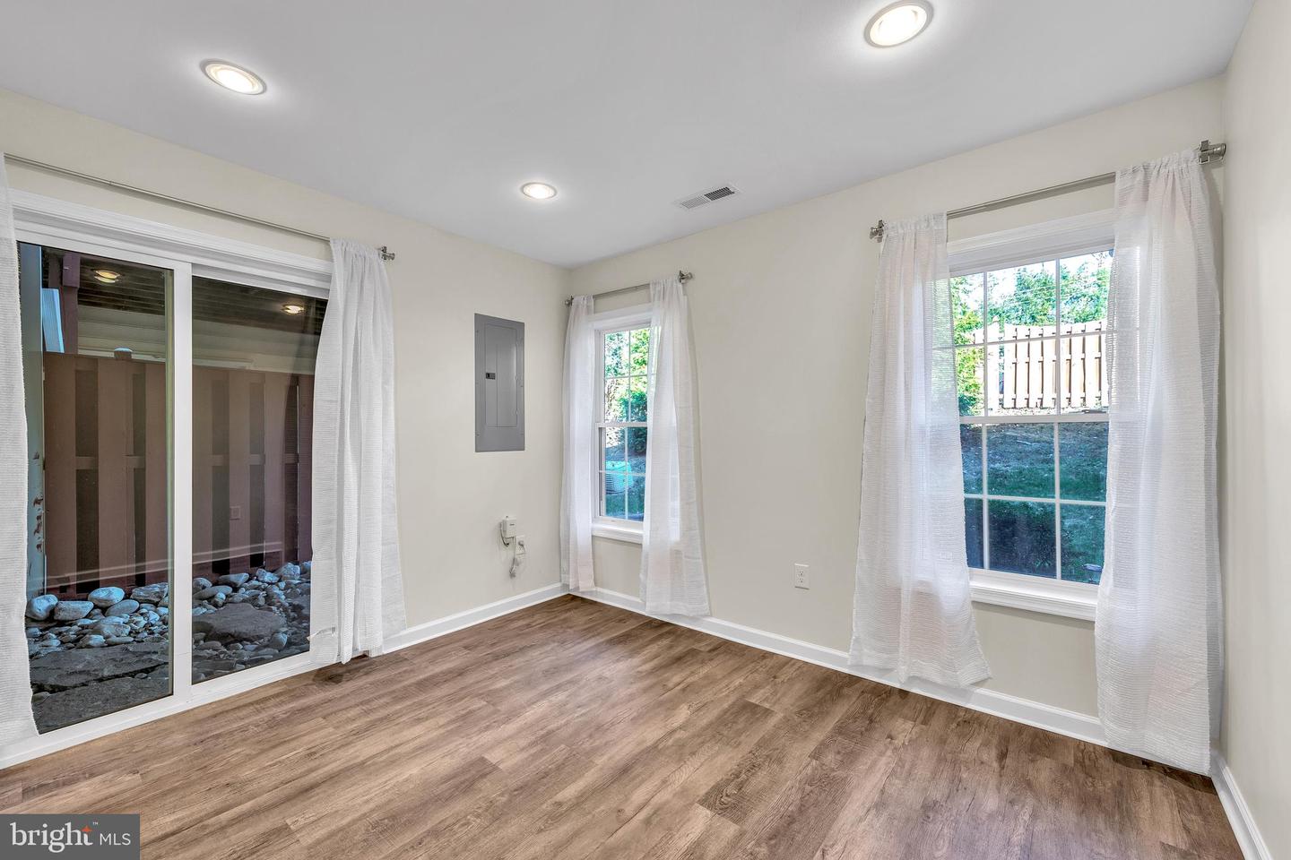 4627 DEERWATCH DR, CHANTILLY, Virginia 20151, 3 Bedrooms Bedrooms, ,2 BathroomsBathrooms,Residential,For sale,4627 DEERWATCH DR,VAFX2274802 MLS # VAFX2274802 4627 DEERWATCH DR, CHANTILLY, Virginia 20151, 3 Bedrooms Bedrooms, ,2 BathroomsBathrooms,Residential,For sale,4627 DEERWATCH DR,VAFX2274802 MLS # VAFX2274802