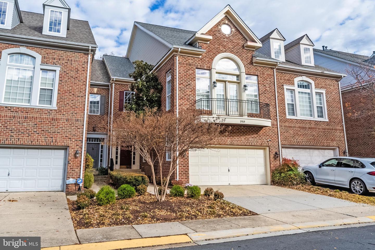 1919 LOGAN MANOR DR, RESTON, Virginia 20190, 4 Bedrooms Bedrooms, 14 Rooms Rooms,3 BathroomsBathrooms,Residential,For sale,1919 LOGAN MANOR DR,VAFX2276898 MLS # VAFX2276898 1919 LOGAN MANOR DR, RESTON, Virginia 20190, 4 Bedrooms Bedrooms, 14 Rooms Rooms,3 BathroomsBathrooms,Residential,For sale,1919 LOGAN MANOR DR,VAFX2276898 MLS # VAFX2276898