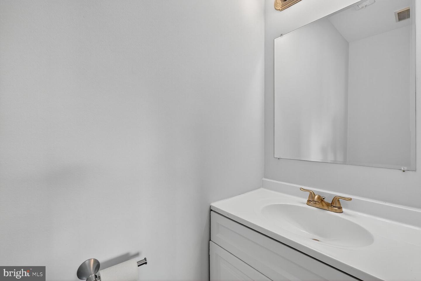 6539 OLD CARRIAGE LN, ALEXANDRIA, Virginia 22315, 2 Bedrooms Bedrooms, ,2 BathroomsBathrooms,Residential,For sale,6539 OLD CARRIAGE LN,VAFX2277110 MLS # VAFX2277110