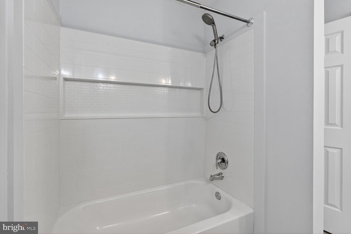 6539 OLD CARRIAGE LN, ALEXANDRIA, Virginia 22315, 2 Bedrooms Bedrooms, ,2 BathroomsBathrooms,Residential,For sale,6539 OLD CARRIAGE LN,VAFX2277110 MLS # VAFX2277110