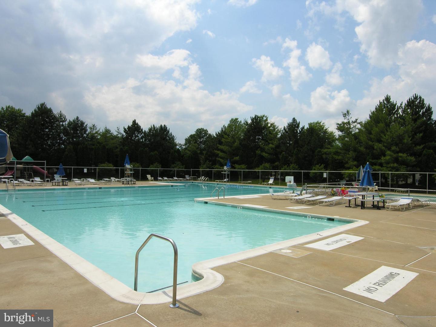 6539 OLD CARRIAGE LN, ALEXANDRIA, Virginia 22315, 2 Bedrooms Bedrooms, ,2 BathroomsBathrooms,Residential,For sale,6539 OLD CARRIAGE LN,VAFX2277110 MLS # VAFX2277110