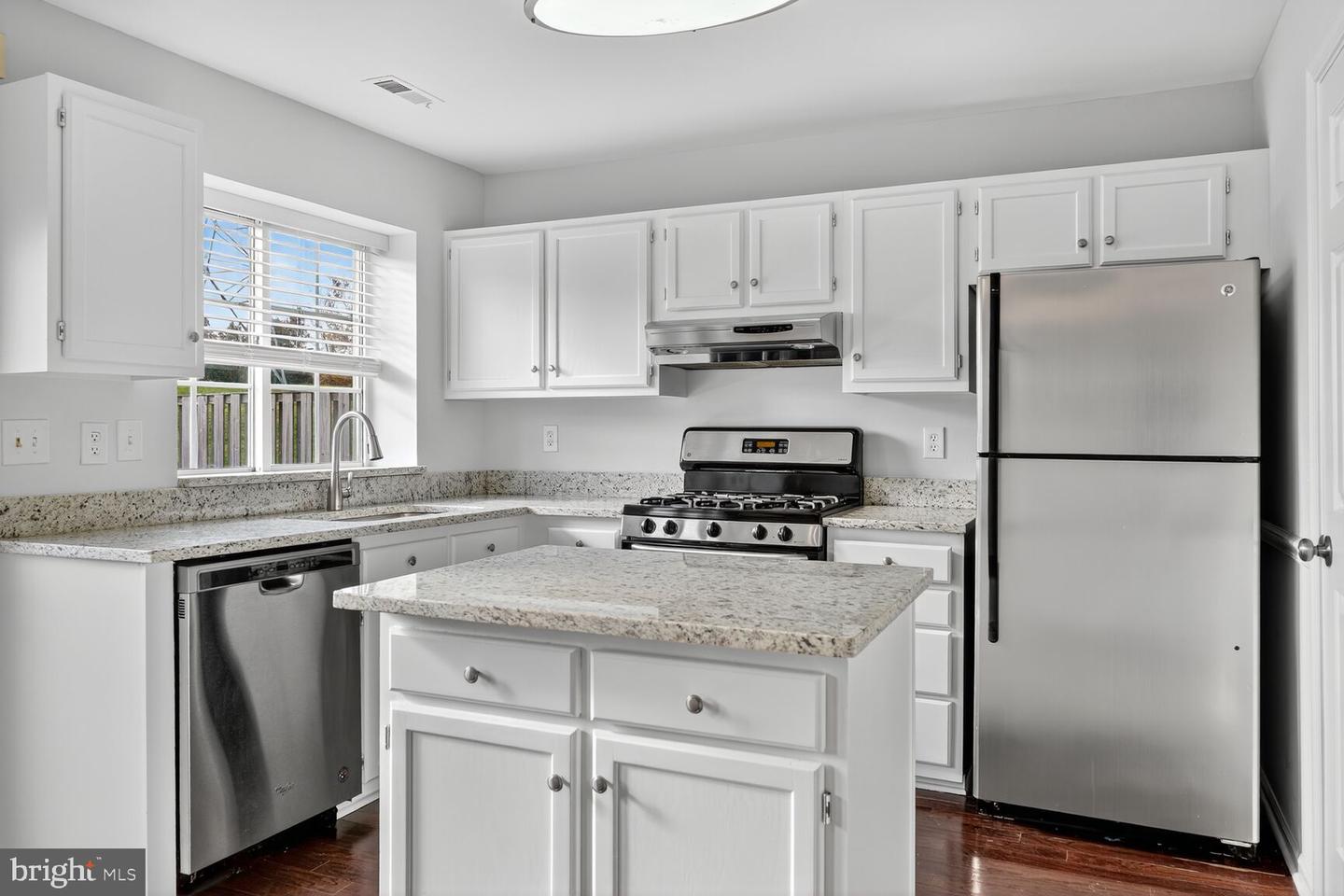 6539 OLD CARRIAGE LN, ALEXANDRIA, Virginia 22315, 2 Bedrooms Bedrooms, ,2 BathroomsBathrooms,Residential,For sale,6539 OLD CARRIAGE LN,VAFX2277110 MLS # VAFX2277110