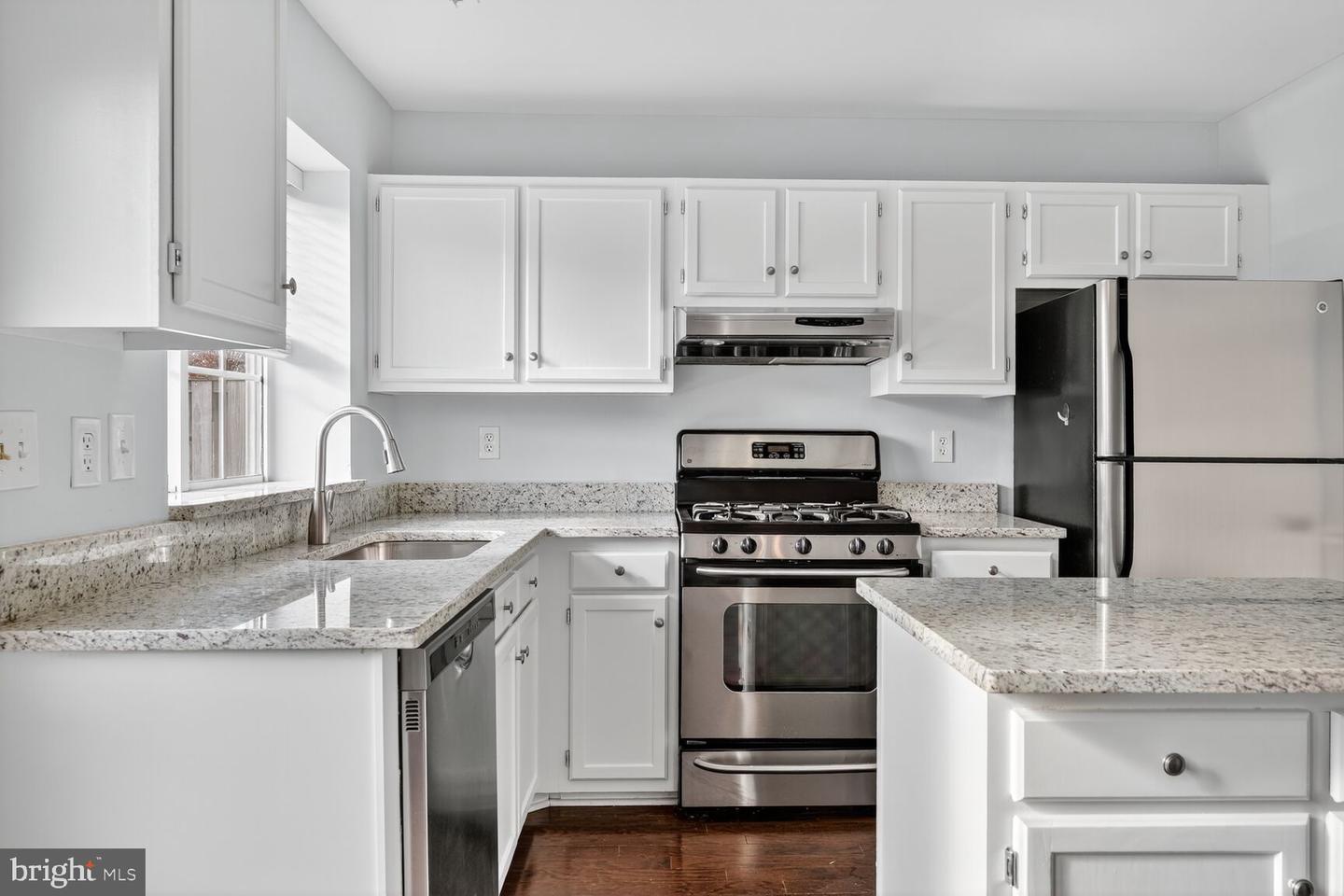 6539 OLD CARRIAGE LN, ALEXANDRIA, Virginia 22315, 2 Bedrooms Bedrooms, ,2 BathroomsBathrooms,Residential,For sale,6539 OLD CARRIAGE LN,VAFX2277110 MLS # VAFX2277110