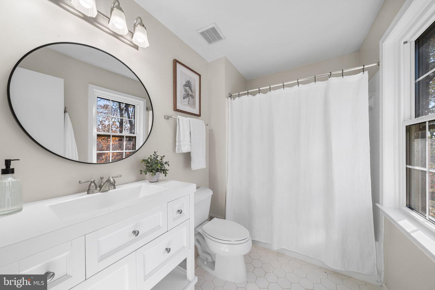 5658 SUTHERLAND CT, BURKE, Virginia 22015, 3 Bedrooms Bedrooms, ,3 BathroomsBathrooms,Residential,For sale,5658 SUTHERLAND CT,VAFX2278194 MLS # VAFX2278194