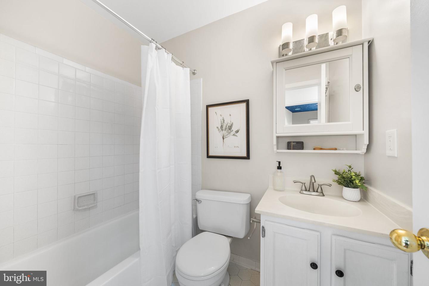 5658 SUTHERLAND CT, BURKE, Virginia 22015, 3 Bedrooms Bedrooms, ,3 BathroomsBathrooms,Residential,For sale,5658 SUTHERLAND CT,VAFX2278194 MLS # VAFX2278194