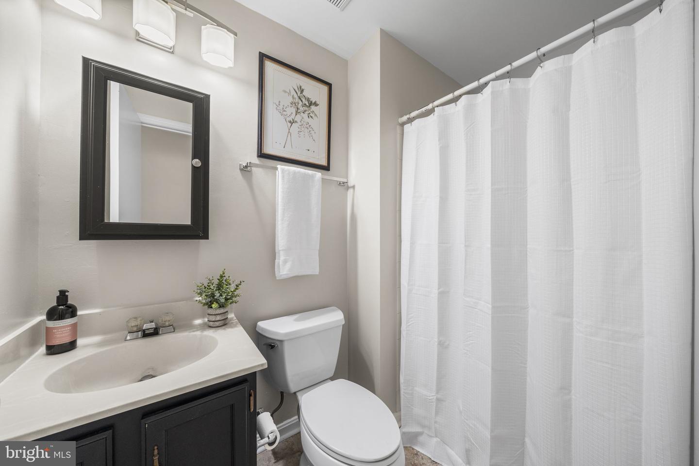 5658 SUTHERLAND CT, BURKE, Virginia 22015, 3 Bedrooms Bedrooms, ,3 BathroomsBathrooms,Residential,For sale,5658 SUTHERLAND CT,VAFX2278194 MLS # VAFX2278194