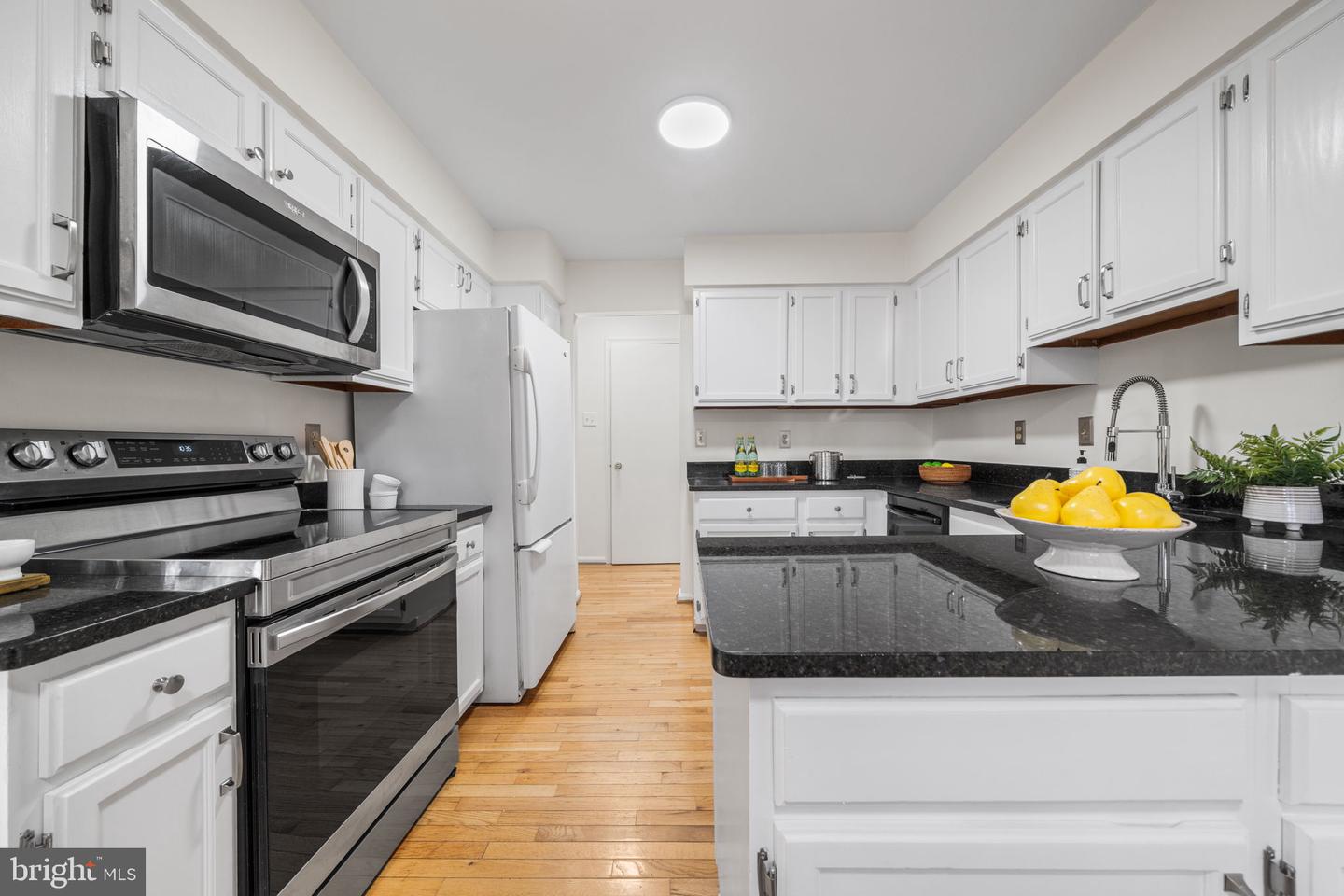 5658 SUTHERLAND CT, BURKE, Virginia 22015, 3 Bedrooms Bedrooms, ,3 BathroomsBathrooms,Residential,For sale,5658 SUTHERLAND CT,VAFX2278194 MLS # VAFX2278194