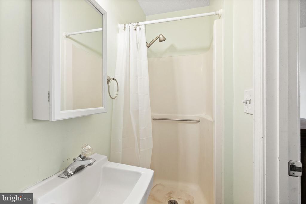 6628 BELFRYS CT W, BEALETON, Virginia, 5 Bedrooms Bedrooms, ,3 BathroomsBathrooms,Residential,6628 BELFRYS CT W,VAFQ2019622 MLS # VAFQ2019622 6628 BELFRYS CT W, BEALETON, Virginia, 5 Bedrooms Bedrooms, ,3 BathroomsBathrooms,Residential,6628 BELFRYS CT W,VAFQ2019622 MLS # VAFQ2019622