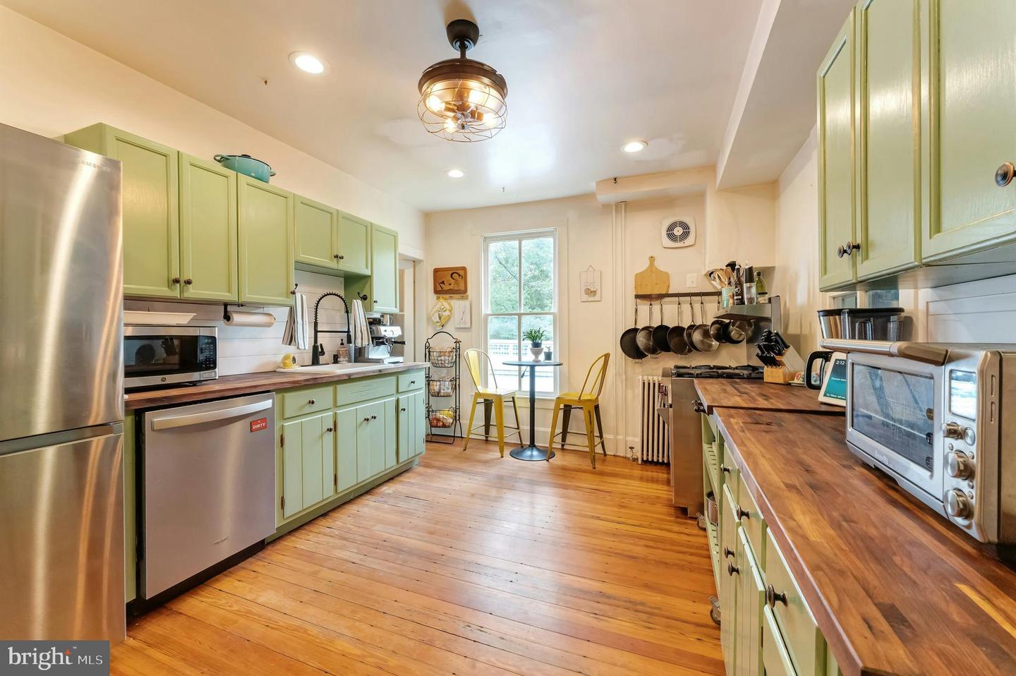 10 NEW CUT RD, ROUND HILL, Virginia 20141, 3 Bedrooms Bedrooms, ,2 BathroomsBathrooms,Residential,For sale,10 NEW CUT RD,VALO2099556 MLS # VALO2099556