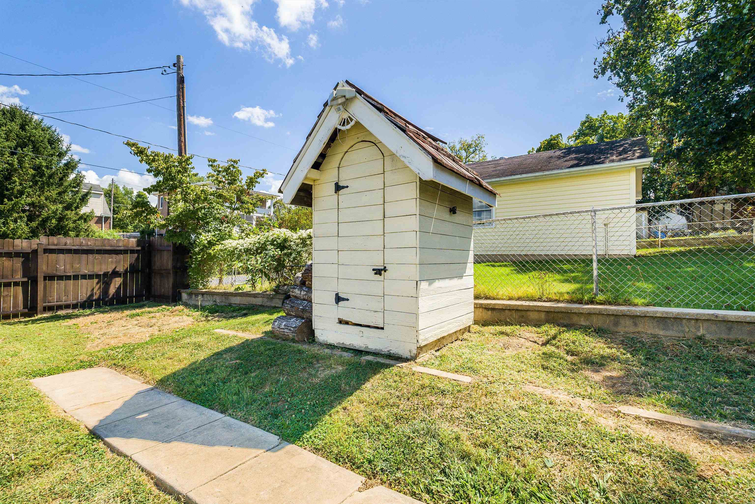 502 THIRD ST, SHENANDOAH, Virginia 22849, 3 Bedrooms Bedrooms, ,1 BathroomBathrooms,Residential,502 THIRD ST,668640 MLS # 668640