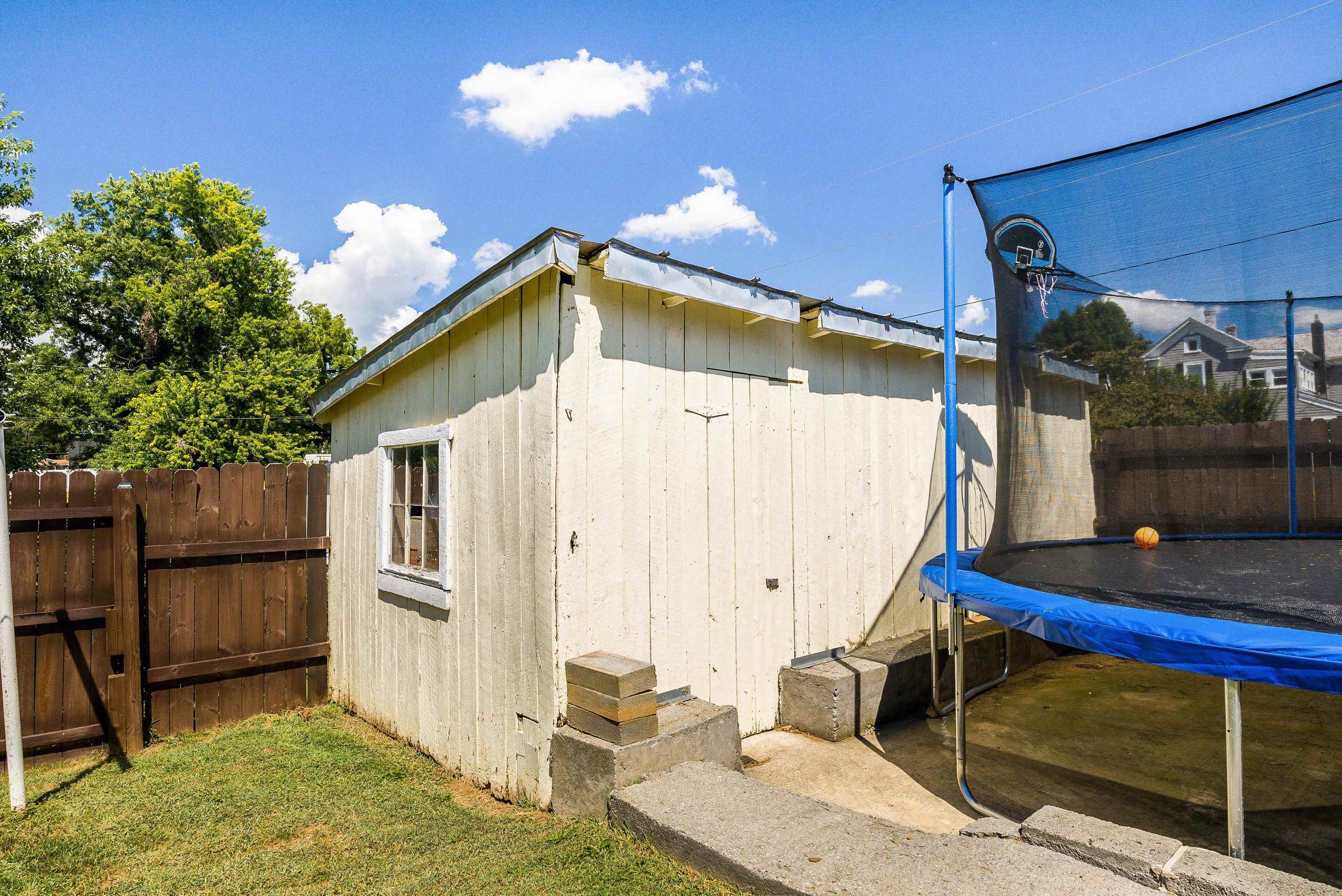 502 THIRD ST, SHENANDOAH, Virginia 22849, 3 Bedrooms Bedrooms, ,1 BathroomBathrooms,Residential,502 THIRD ST,668640 MLS # 668640