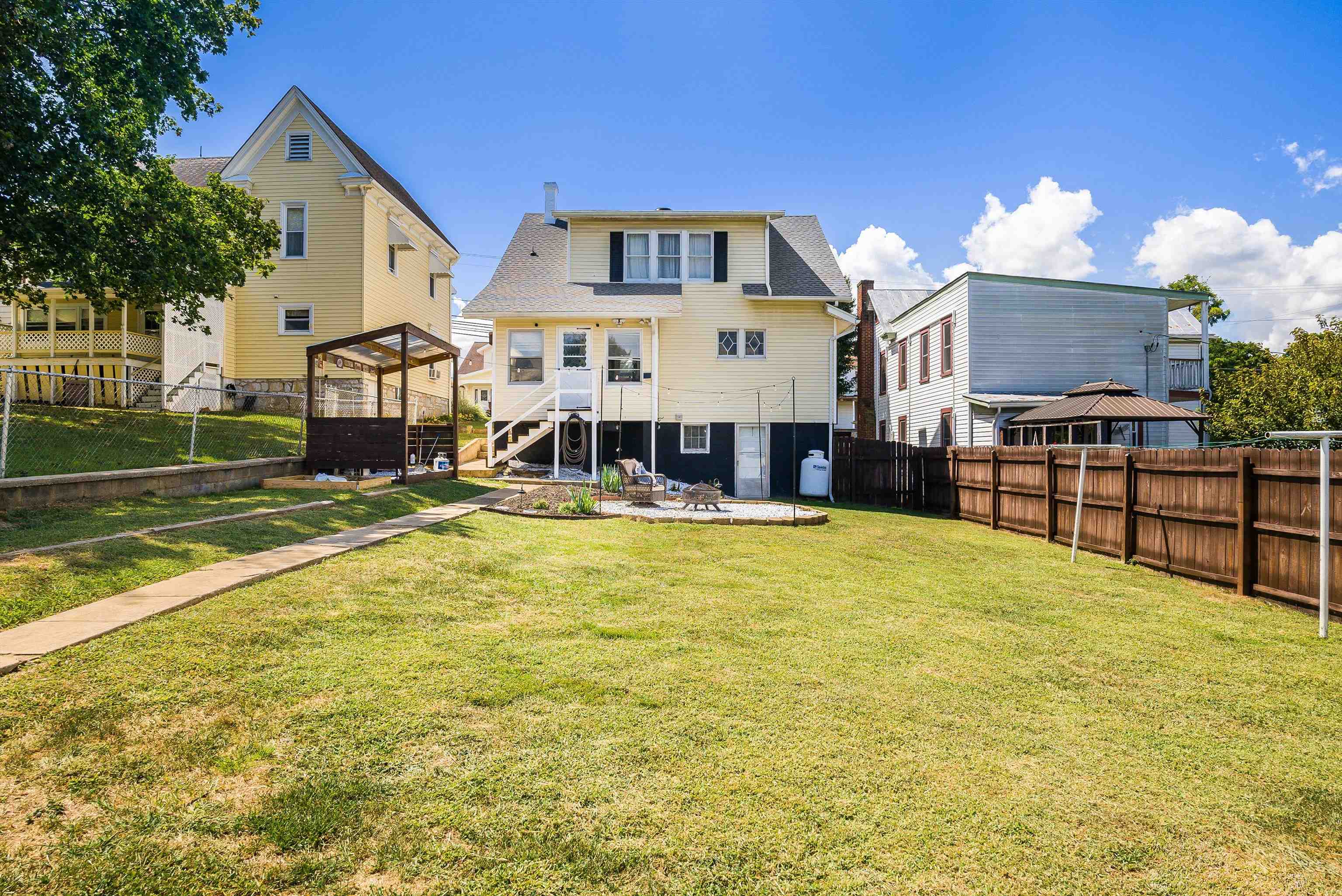 502 THIRD ST, SHENANDOAH, Virginia 22849, 3 Bedrooms Bedrooms, ,1 BathroomBathrooms,Residential,502 THIRD ST,668640 MLS # 668640