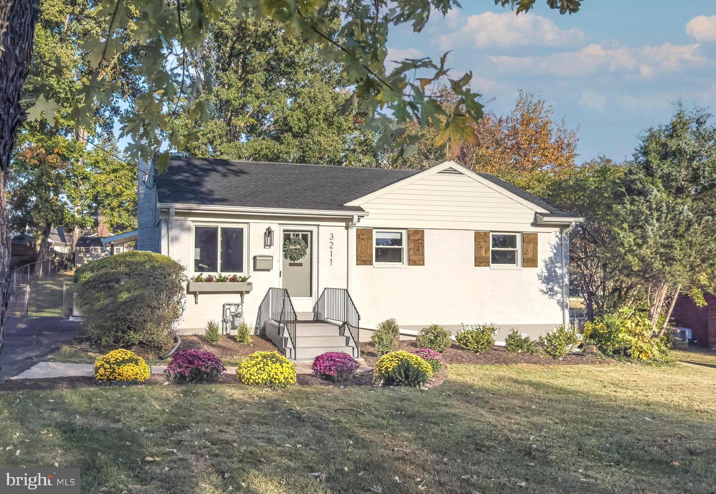 3211 GARY CT, FALLS CHURCH, Virginia 22042, 4 Bedrooms Bedrooms, 9 Rooms Rooms,2 BathroomsBathrooms,Residential,For sale,3211 GARY CT,VAFX2275500 MLS # VAFX2275500