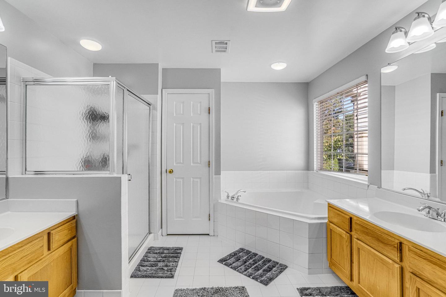 7663 HENRY KNOX DR, LORTON, Virginia 22079, 5 Bedrooms Bedrooms, ,3 BathroomsBathrooms,Residential,For sale,7663 HENRY KNOX DR,VAFX2275740 MLS # VAFX2275740 7663 HENRY KNOX DR, LORTON, Virginia 22079, 5 Bedrooms Bedrooms, ,3 BathroomsBathrooms,Residential,For sale,7663 HENRY KNOX DR,VAFX2275740 MLS # VAFX2275740