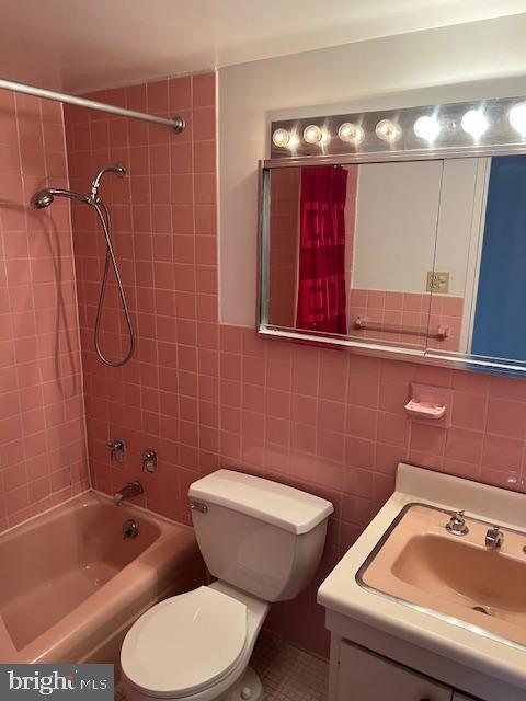 1425 4TH ST SW #A304, WASHINGTON, District Of Columbia 20024, 2 Bedrooms Bedrooms, 5 Rooms Rooms,2 BathroomsBathrooms,Residential,For sale,1425 4TH ST SW #A304,DCDC2229928 MLS # DCDC2229928