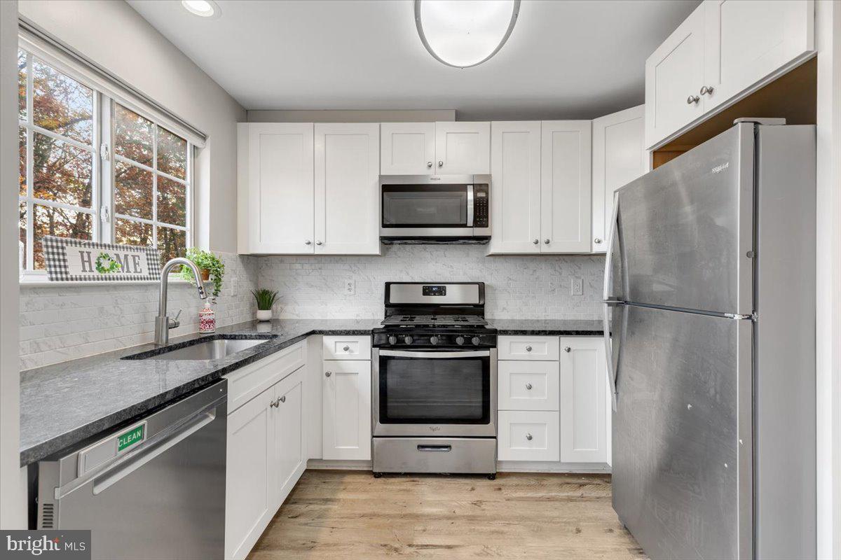 14159 AUTUMN CIR, CENTREVILLE, Virginia 20121, 3 Bedrooms Bedrooms, ,3 BathroomsBathrooms,Residential,For sale,14159 AUTUMN CIR,VAFX2277818 MLS # VAFX2277818 14159 AUTUMN CIR, CENTREVILLE, Virginia 20121, 3 Bedrooms Bedrooms, ,3 BathroomsBathrooms,Residential,For sale,14159 AUTUMN CIR,VAFX2277818 MLS # VAFX2277818