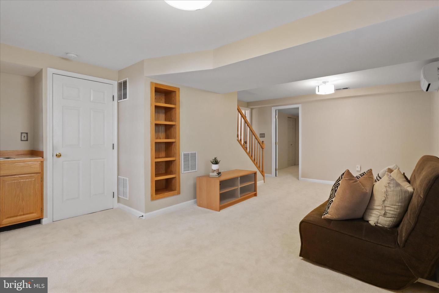 7676 GREEN GARLAND DR, SPRINGFIELD, Virginia 22153, 5 Bedrooms Bedrooms, ,3 BathroomsBathrooms,Residential,For sale,7676 GREEN GARLAND DR,VAFX2277886 MLS # VAFX2277886 7676 GREEN GARLAND DR, SPRINGFIELD, Virginia 22153, 5 Bedrooms Bedrooms, ,3 BathroomsBathrooms,Residential,For sale,7676 GREEN GARLAND DR,VAFX2277886 MLS # VAFX2277886