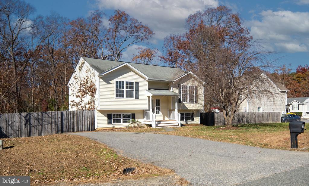 8704 ROMONA CT, FREDERICKSBURG, Virginia 22407, 3 Bedrooms Bedrooms, ,2 BathroomsBathrooms,Residential,8704 ROMONA CT,VASP2037522 MLS # VASP2037522 8704 ROMONA CT, FREDERICKSBURG, Virginia 22407, 3 Bedrooms Bedrooms, ,2 BathroomsBathrooms,Residential,8704 ROMONA CT,VASP2037522 MLS # VASP2037522