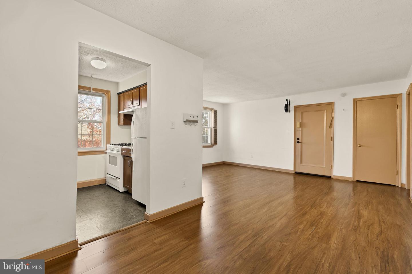 5010 COLUMBIA PIKE #6, ARLINGTON, Virginia 22204, 1 Bedroom Bedrooms, ,1 BathroomBathrooms,Residential,For sale,5010 COLUMBIA PIKE #6,VAAR2061228 MLS # VAAR2061228 5010 COLUMBIA PIKE #6, ARLINGTON, Virginia 22204, 1 Bedroom Bedrooms, ,1 BathroomBathrooms,Residential,For sale,5010 COLUMBIA PIKE #6,VAAR2061228 MLS # VAAR2061228