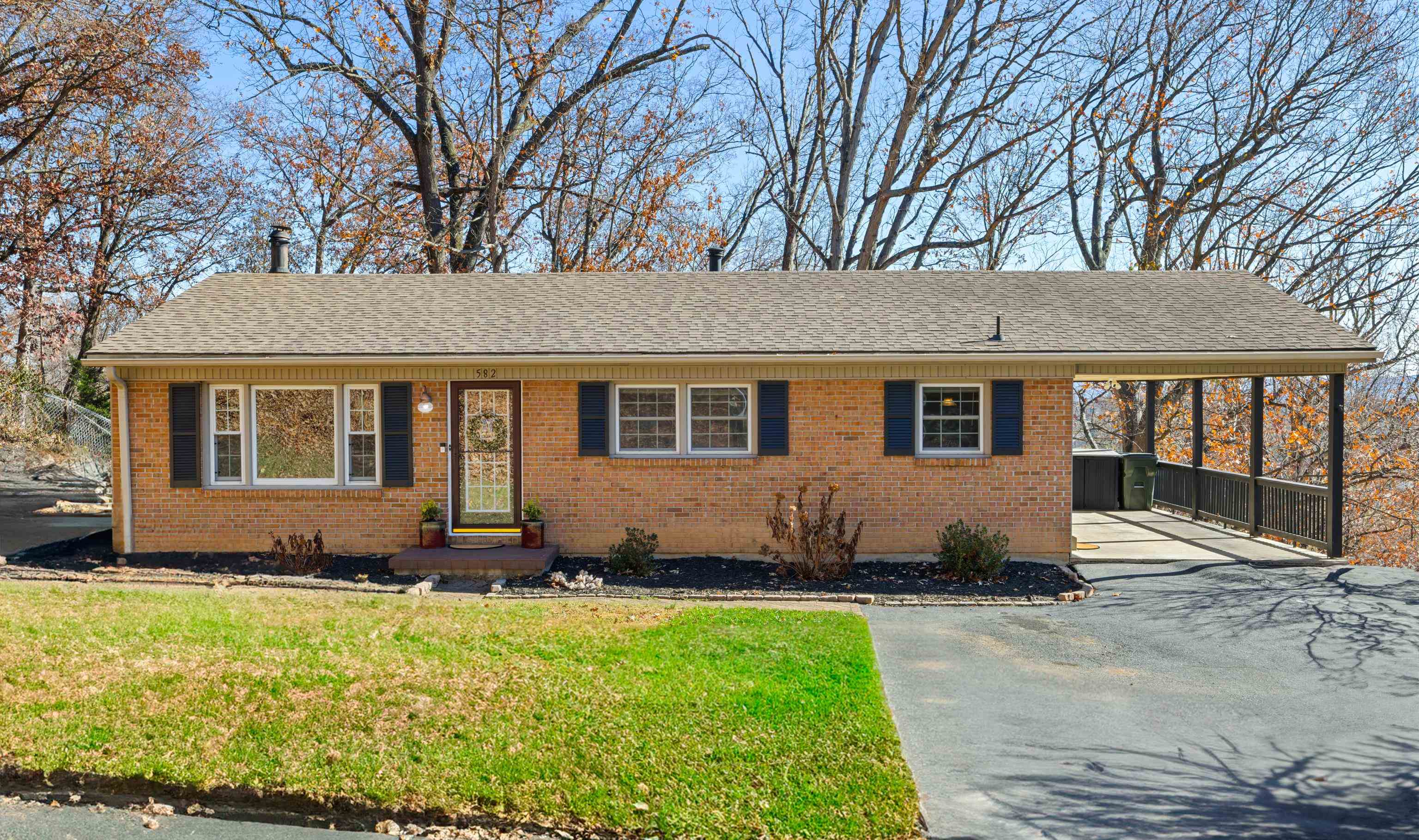 582 HILLTOP DR, STAUNTON, Virginia 24401, 4 Bedrooms Bedrooms, ,2 BathroomsBathrooms,Residential,582 HILLTOP DR,671112 MLS # 671112 582 HILLTOP DR, STAUNTON, Virginia 24401, 4 Bedrooms Bedrooms, ,2 BathroomsBathrooms,Residential,582 HILLTOP DR,671112 MLS # 671112