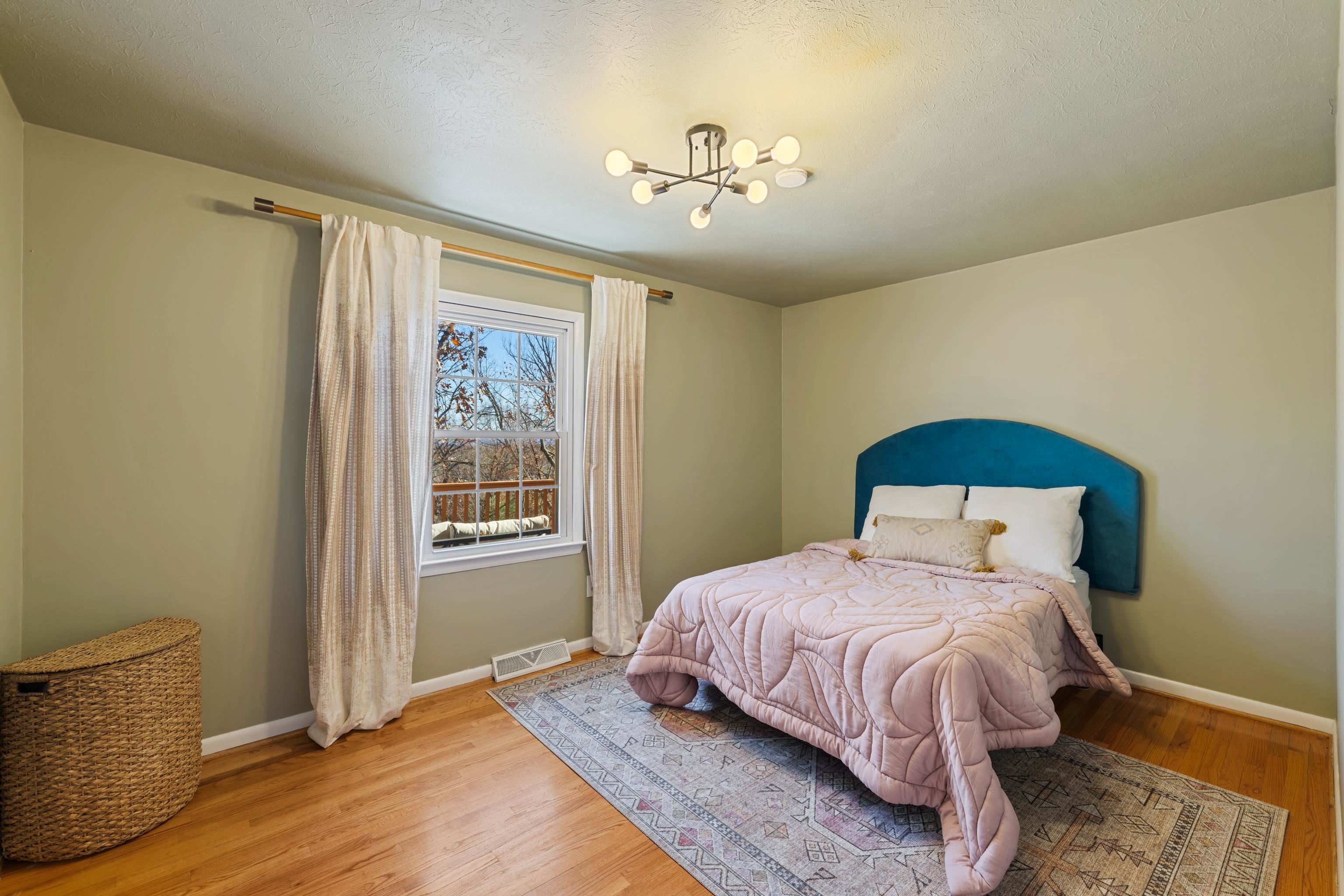 582 HILLTOP DR, STAUNTON, Virginia 24401, 4 Bedrooms Bedrooms, ,2 BathroomsBathrooms,Residential,582 HILLTOP DR,671112 MLS # 671112 582 HILLTOP DR, STAUNTON, Virginia 24401, 4 Bedrooms Bedrooms, ,2 BathroomsBathrooms,Residential,582 HILLTOP DR,671112 MLS # 671112