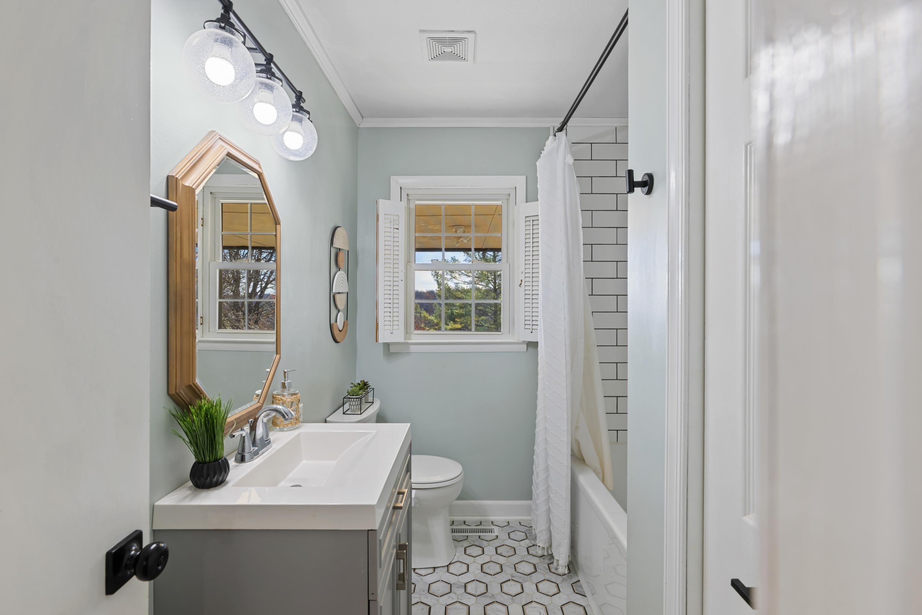 582 HILLTOP DR, STAUNTON, Virginia 24401, 4 Bedrooms Bedrooms, ,2 BathroomsBathrooms,Residential,582 HILLTOP DR,671112 MLS # 671112 582 HILLTOP DR, STAUNTON, Virginia 24401, 4 Bedrooms Bedrooms, ,2 BathroomsBathrooms,Residential,582 HILLTOP DR,671112 MLS # 671112