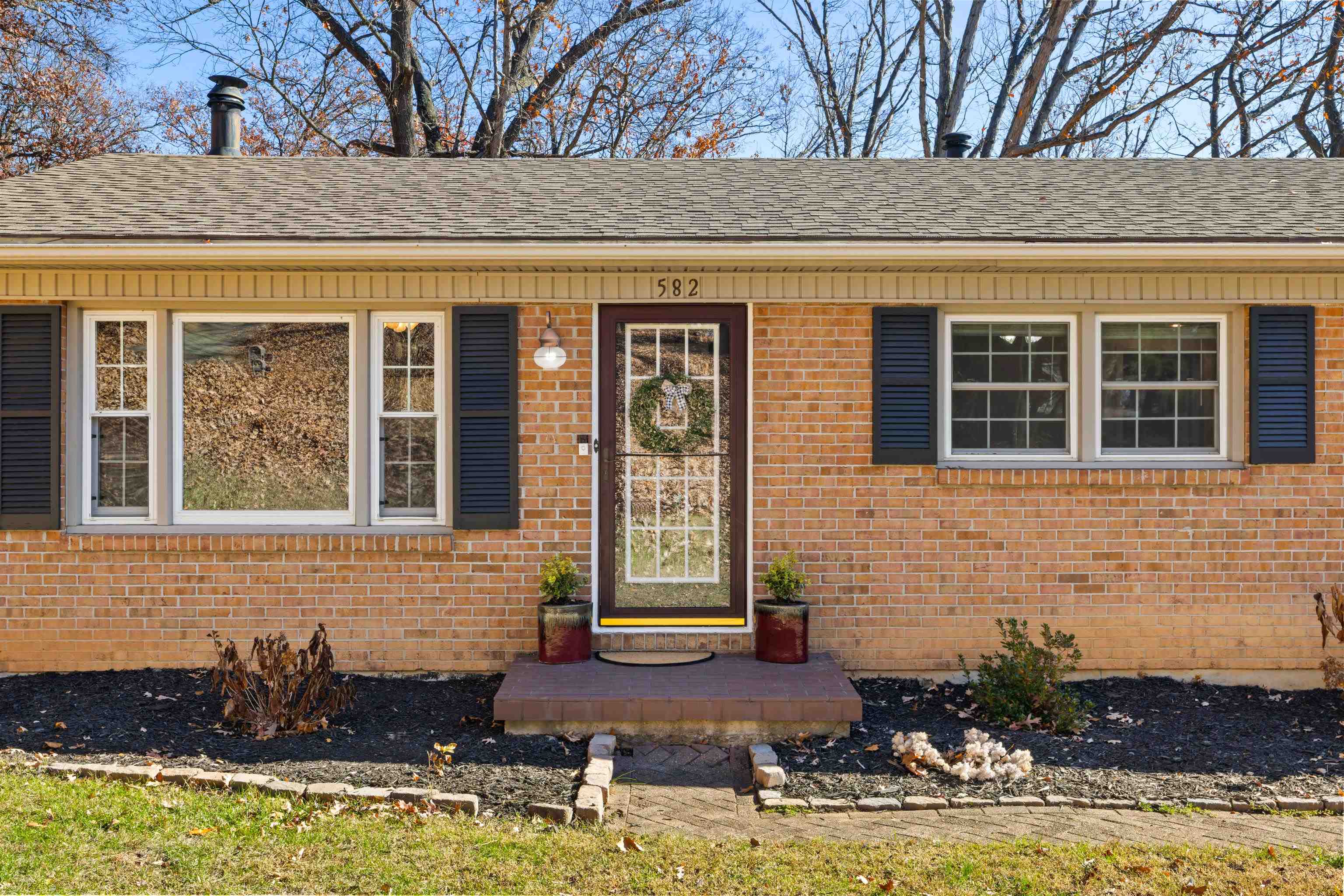 582 HILLTOP DR, STAUNTON, Virginia 24401, 4 Bedrooms Bedrooms, ,2 BathroomsBathrooms,Residential,582 HILLTOP DR,671112 MLS # 671112 582 HILLTOP DR, STAUNTON, Virginia 24401, 4 Bedrooms Bedrooms, ,2 BathroomsBathrooms,Residential,582 HILLTOP DR,671112 MLS # 671112