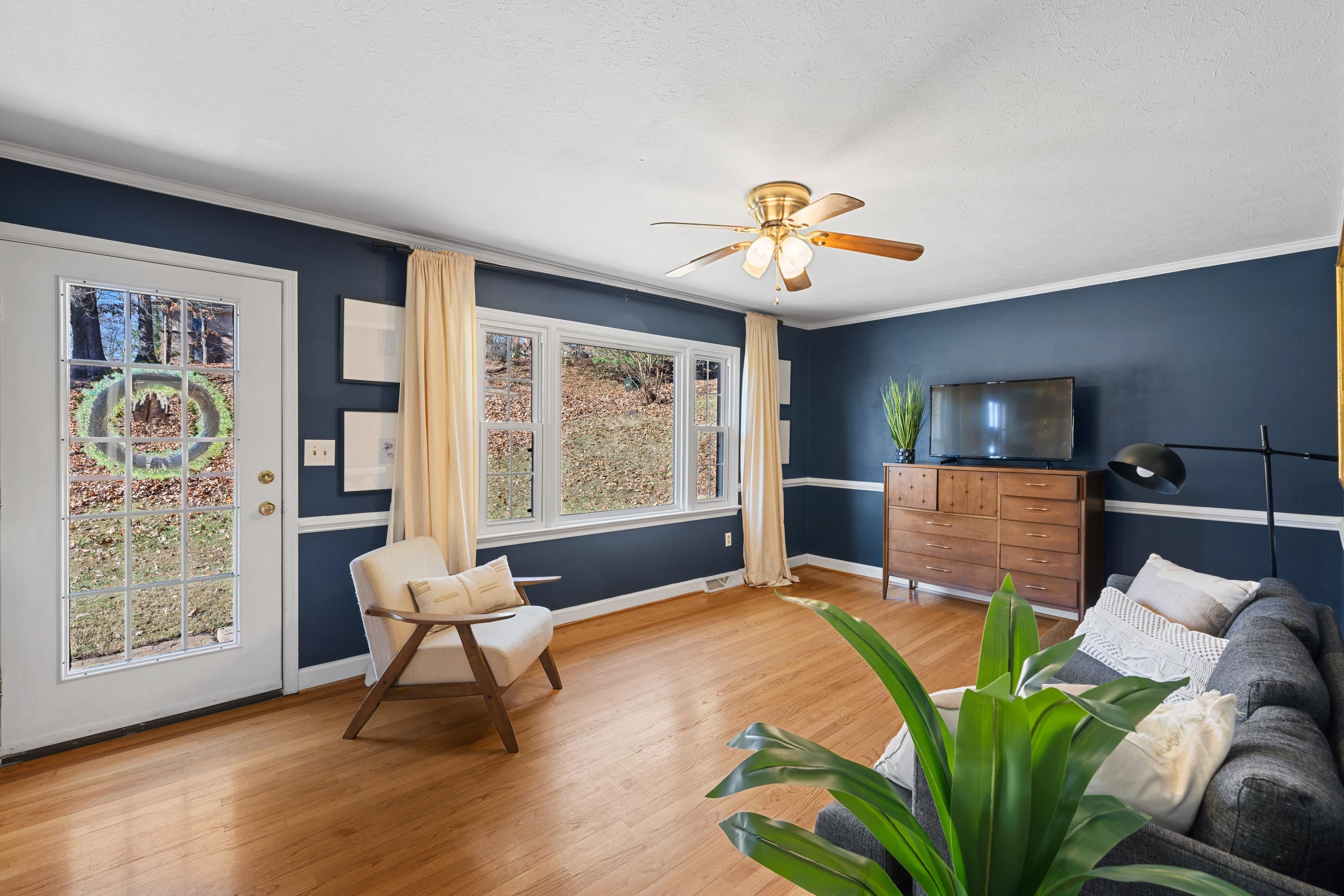 582 HILLTOP DR, STAUNTON, Virginia 24401, 4 Bedrooms Bedrooms, ,2 BathroomsBathrooms,Residential,582 HILLTOP DR,671112 MLS # 671112 582 HILLTOP DR, STAUNTON, Virginia 24401, 4 Bedrooms Bedrooms, ,2 BathroomsBathrooms,Residential,582 HILLTOP DR,671112 MLS # 671112