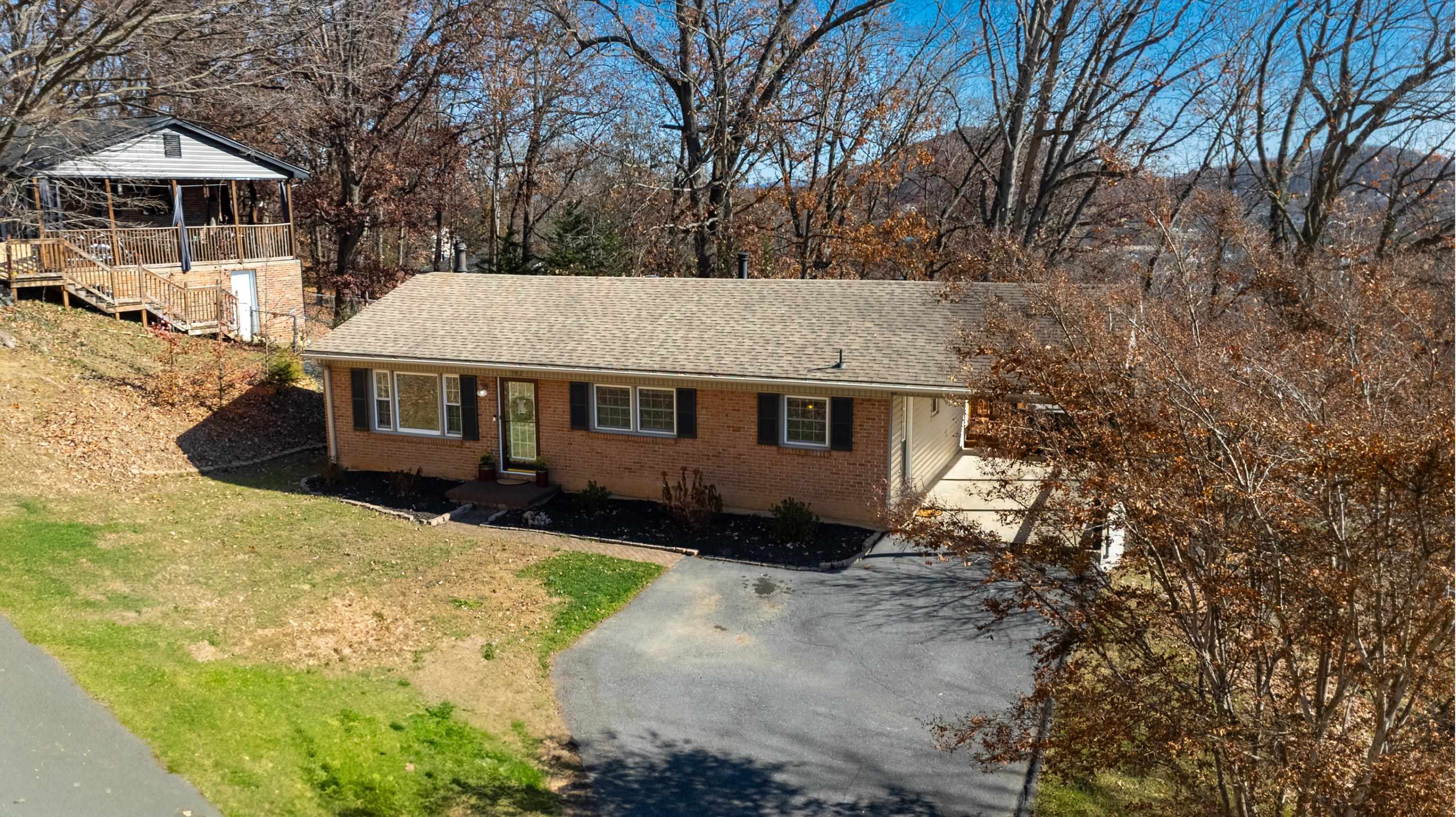 582 HILLTOP DR, STAUNTON, Virginia 24401, 4 Bedrooms Bedrooms, ,2 BathroomsBathrooms,Residential,582 HILLTOP DR,671112 MLS # 671112 582 HILLTOP DR, STAUNTON, Virginia 24401, 4 Bedrooms Bedrooms, ,2 BathroomsBathrooms,Residential,582 HILLTOP DR,671112 MLS # 671112