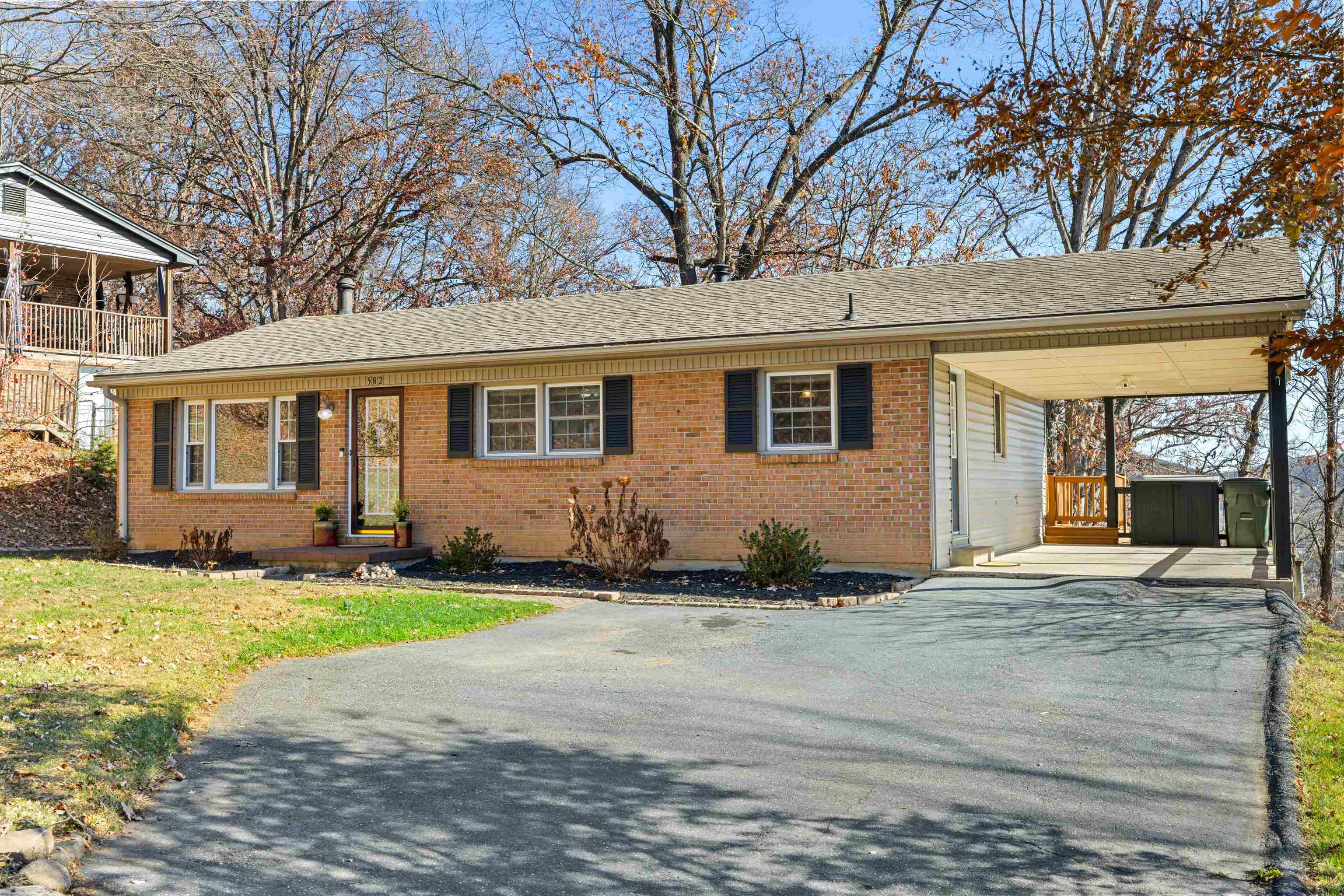 582 HILLTOP DR, STAUNTON, Virginia 24401, 4 Bedrooms Bedrooms, ,2 BathroomsBathrooms,Residential,582 HILLTOP DR,671112 MLS # 671112 582 HILLTOP DR, STAUNTON, Virginia 24401, 4 Bedrooms Bedrooms, ,2 BathroomsBathrooms,Residential,582 HILLTOP DR,671112 MLS # 671112