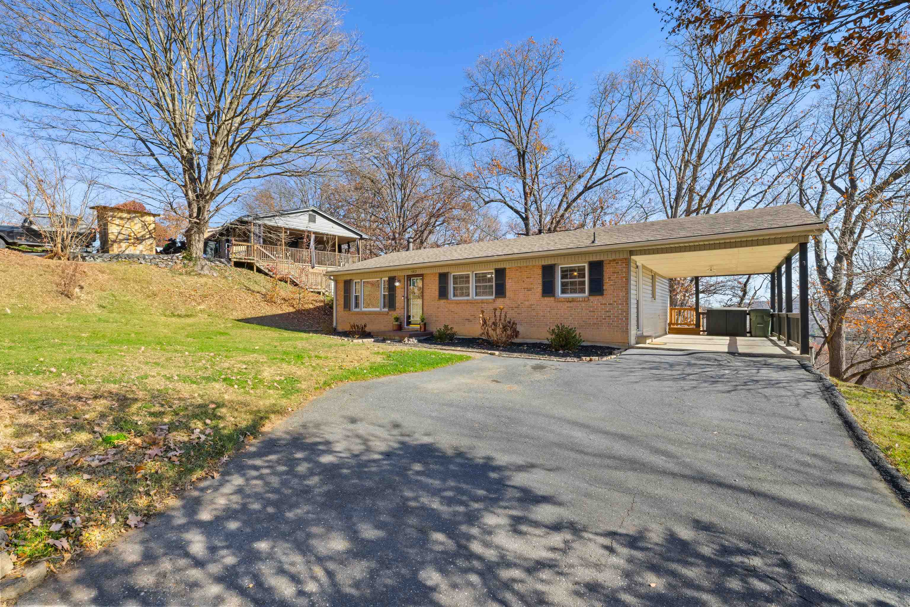 582 HILLTOP DR, STAUNTON, Virginia 24401, 4 Bedrooms Bedrooms, ,2 BathroomsBathrooms,Residential,582 HILLTOP DR,671112 MLS # 671112 582 HILLTOP DR, STAUNTON, Virginia 24401, 4 Bedrooms Bedrooms, ,2 BathroomsBathrooms,Residential,582 HILLTOP DR,671112 MLS # 671112