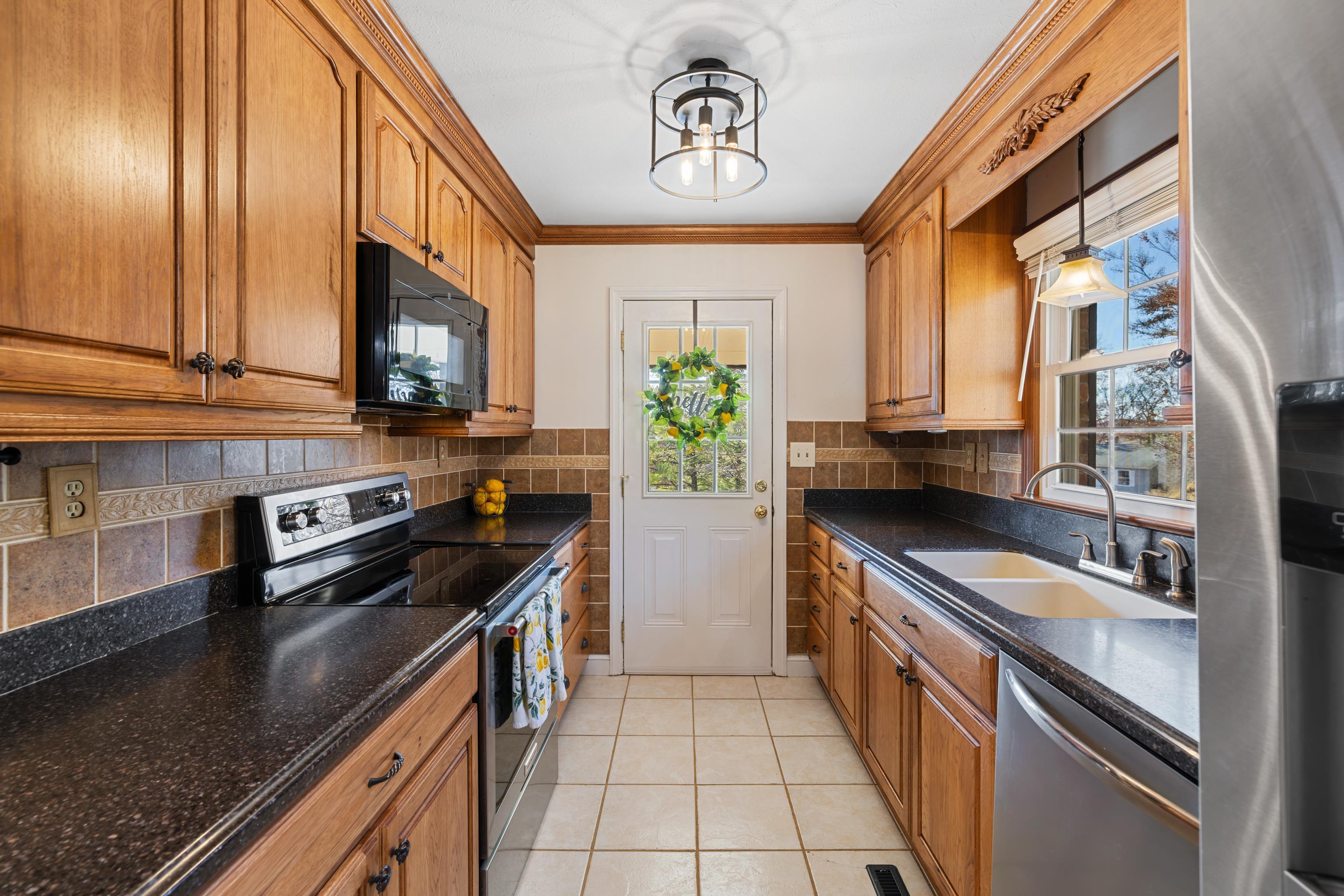 582 HILLTOP DR, STAUNTON, Virginia 24401, 4 Bedrooms Bedrooms, ,2 BathroomsBathrooms,Residential,582 HILLTOP DR,671112 MLS # 671112 582 HILLTOP DR, STAUNTON, Virginia 24401, 4 Bedrooms Bedrooms, ,2 BathroomsBathrooms,Residential,582 HILLTOP DR,671112 MLS # 671112