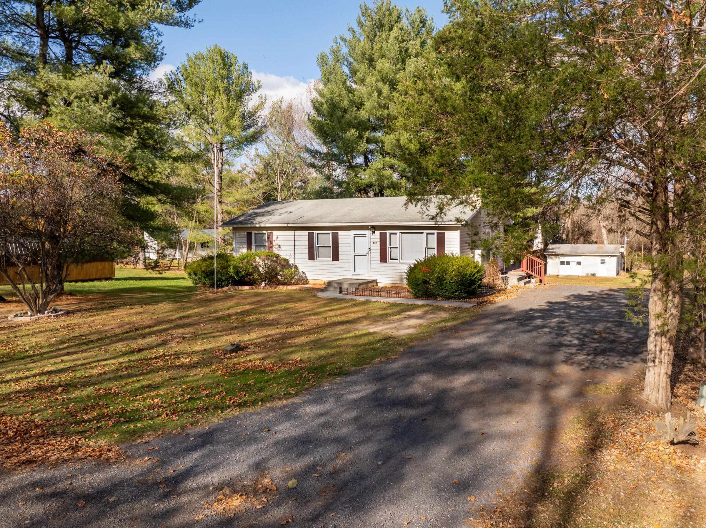 460 MASSANUTTEN DR, EDINBURG, Virginia 22824, 3 Bedrooms Bedrooms, ,2 BathroomsBathrooms,Residential,460 MASSANUTTEN DR,671125 MLS # 671125 460 MASSANUTTEN DR, EDINBURG, Virginia 22824, 3 Bedrooms Bedrooms, ,2 BathroomsBathrooms,Residential,460 MASSANUTTEN DR,671125 MLS # 671125