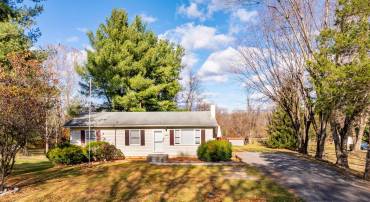 460 MASSANUTTEN DR, EDINBURG, Virginia 22824, 3 Bedrooms Bedrooms, ,2 BathroomsBathrooms,Residential,460 MASSANUTTEN DR,671125 MLS # 671125