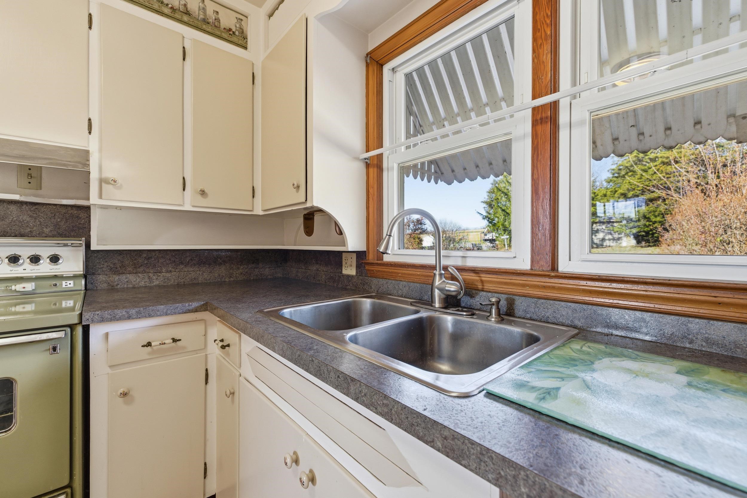 8241 NORTH VALLEY PIKE, HARRISONBURG, Virginia 22802, 3 Bedrooms Bedrooms, ,1 BathroomBathrooms,Residential,8241 NORTH VALLEY PIKE,671134 MLS # 671134 8241 NORTH VALLEY PIKE, HARRISONBURG, Virginia 22802, 3 Bedrooms Bedrooms, ,1 BathroomBathrooms,Residential,8241 NORTH VALLEY PIKE,671134 MLS # 671134