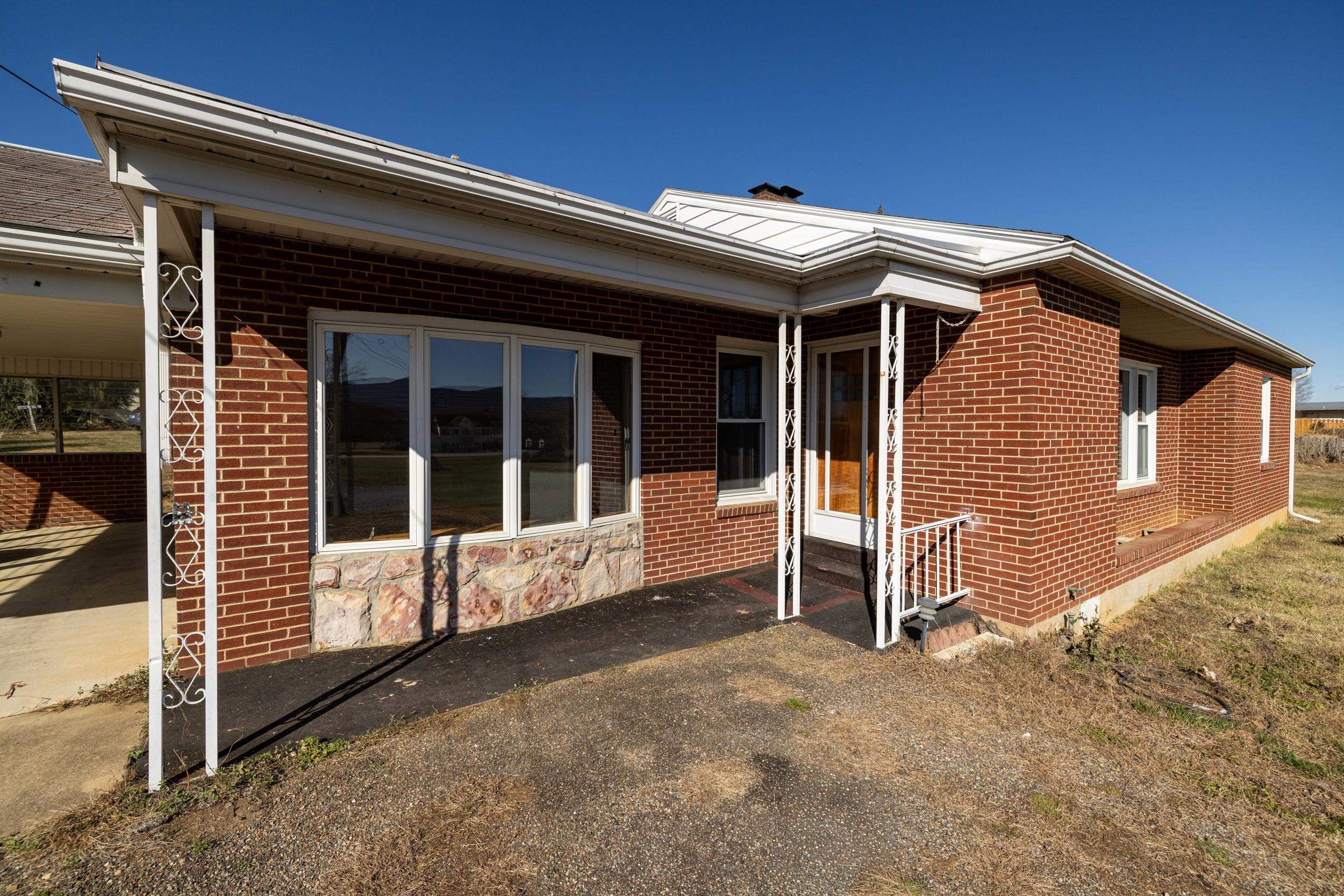 8241 NORTH VALLEY PIKE, HARRISONBURG, Virginia 22802, 3 Bedrooms Bedrooms, ,1 BathroomBathrooms,Residential,8241 NORTH VALLEY PIKE,671134 MLS # 671134 8241 NORTH VALLEY PIKE, HARRISONBURG, Virginia 22802, 3 Bedrooms Bedrooms, ,1 BathroomBathrooms,Residential,8241 NORTH VALLEY PIKE,671134 MLS # 671134