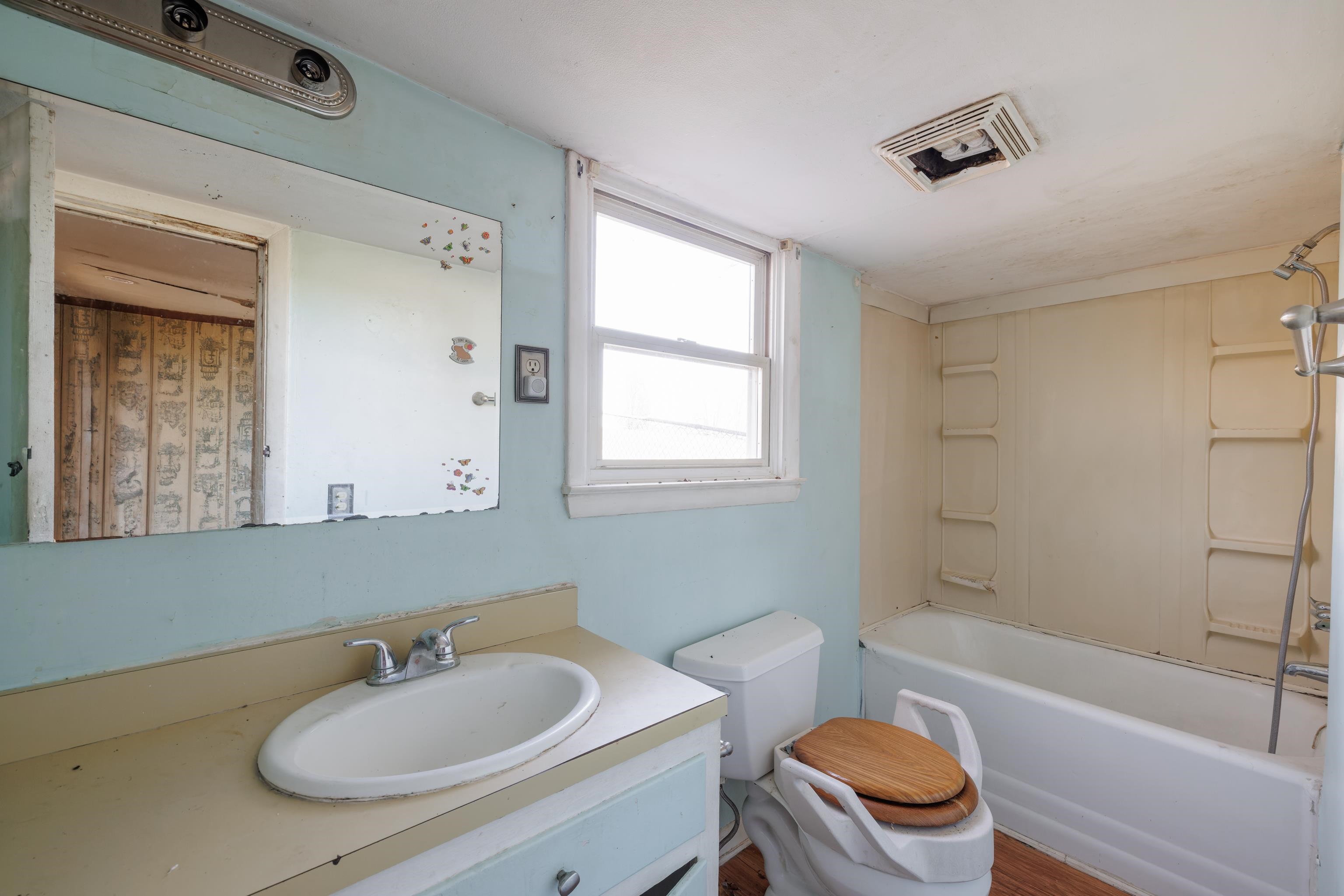 1950 JEFFERSON HWY, FISHERSVILLE, Virginia 22939, 3 Bedrooms Bedrooms, ,1 BathroomBathrooms,Residential,1950 JEFFERSON HWY,671138 MLS # 671138 1950 JEFFERSON HWY, FISHERSVILLE, Virginia 22939, 3 Bedrooms Bedrooms, ,1 BathroomBathrooms,Residential,1950 JEFFERSON HWY,671138 MLS # 671138