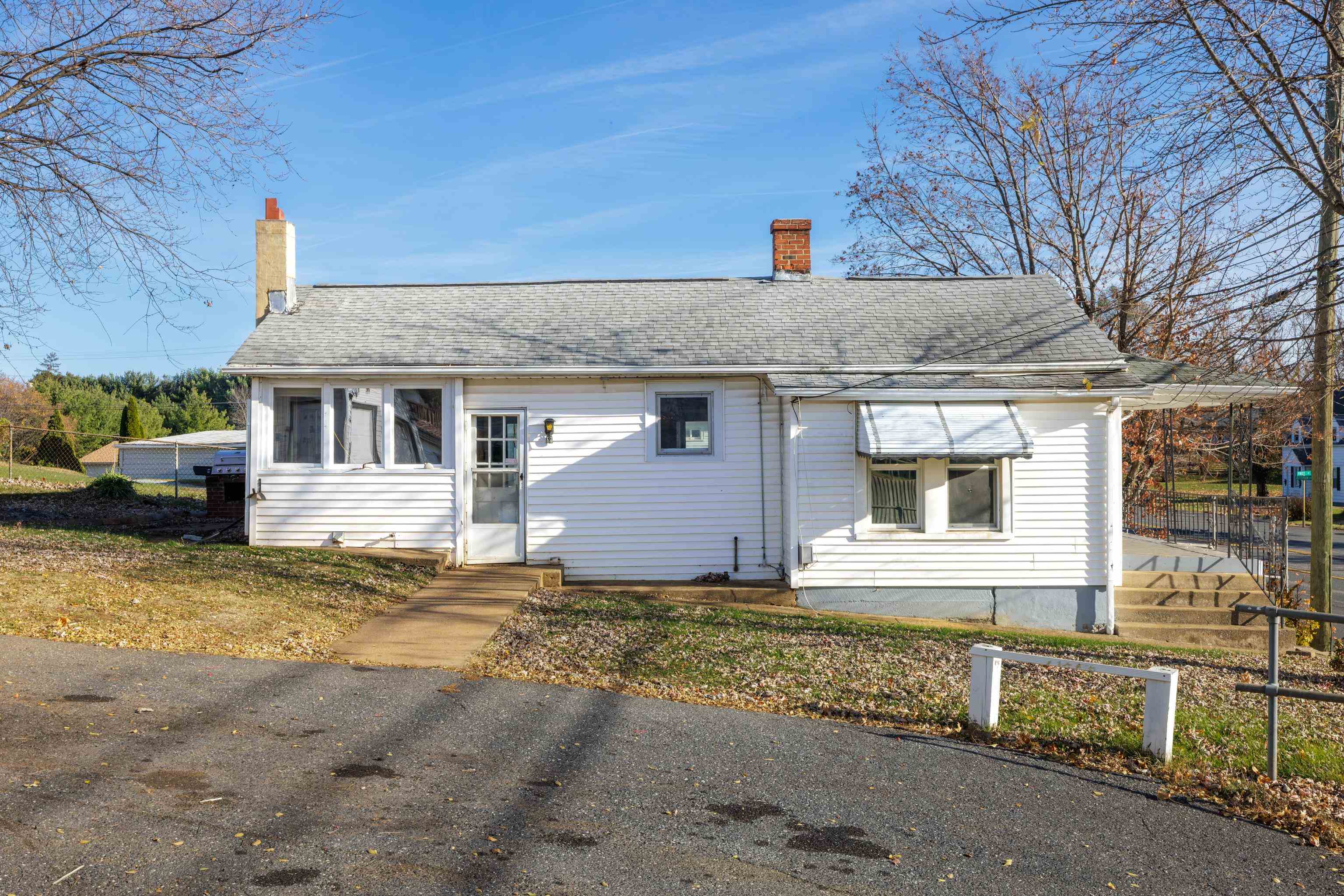 1950 JEFFERSON HWY, FISHERSVILLE, Virginia 22939, 3 Bedrooms Bedrooms, ,1 BathroomBathrooms,Residential,1950 JEFFERSON HWY,671138 MLS # 671138 1950 JEFFERSON HWY, FISHERSVILLE, Virginia 22939, 3 Bedrooms Bedrooms, ,1 BathroomBathrooms,Residential,1950 JEFFERSON HWY,671138 MLS # 671138
