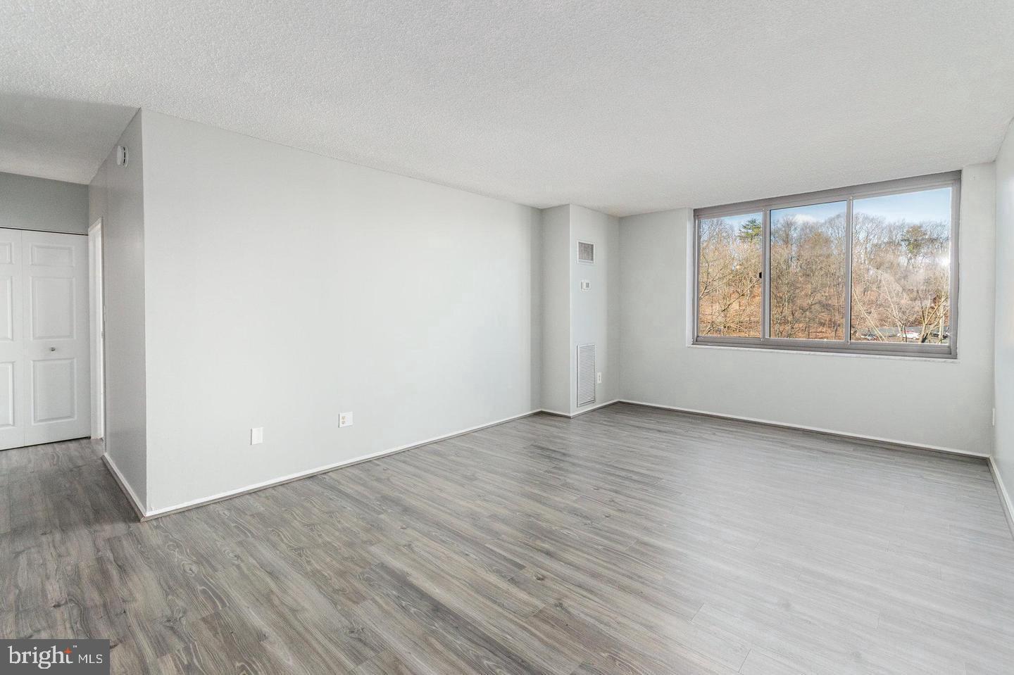 5500 HOLMES RUN PKWY #318, ALEXANDRIA, Virginia 22304, 1 Bedroom Bedrooms, ,1 BathroomBathrooms,Residential,For sale,5500 HOLMES RUN PKWY #318,VAAX2050758 MLS # VAAX2050758 5500 HOLMES RUN PKWY #318, ALEXANDRIA, Virginia 22304, 1 Bedroom Bedrooms, ,1 BathroomBathrooms,Residential,For sale,5500 HOLMES RUN PKWY #318,VAAX2050758 MLS # VAAX2050758