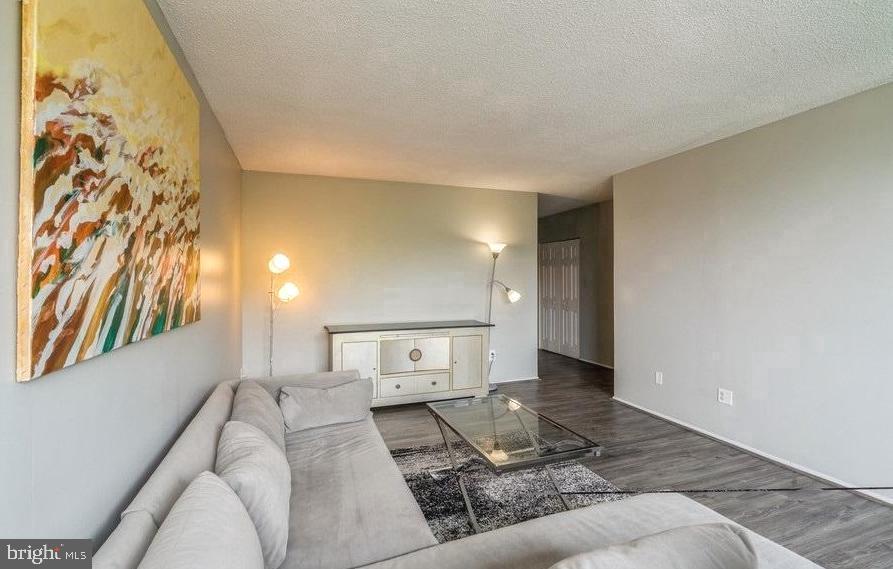 5500 HOLMES RUN PKWY #318, ALEXANDRIA, Virginia 22304, 1 Bedroom Bedrooms, ,1 BathroomBathrooms,Residential,For sale,5500 HOLMES RUN PKWY #318,VAAX2050758 MLS # VAAX2050758 5500 HOLMES RUN PKWY #318, ALEXANDRIA, Virginia 22304, 1 Bedroom Bedrooms, ,1 BathroomBathrooms,Residential,For sale,5500 HOLMES RUN PKWY #318,VAAX2050758 MLS # VAAX2050758