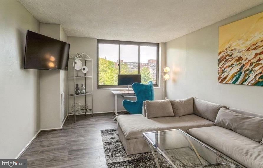 5500 HOLMES RUN PKWY #318, ALEXANDRIA, Virginia 22304, 1 Bedroom Bedrooms, ,1 BathroomBathrooms,Residential,For sale,5500 HOLMES RUN PKWY #318,VAAX2050758 MLS # VAAX2050758 5500 HOLMES RUN PKWY #318, ALEXANDRIA, Virginia 22304, 1 Bedroom Bedrooms, ,1 BathroomBathrooms,Residential,For sale,5500 HOLMES RUN PKWY #318,VAAX2050758 MLS # VAAX2050758