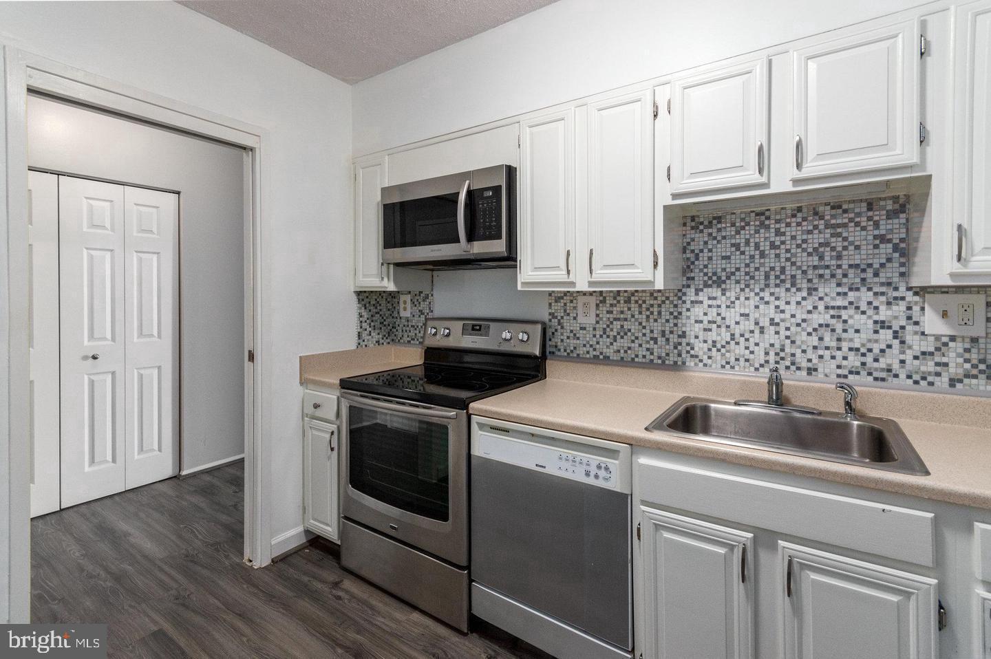 5500 HOLMES RUN PKWY #318, ALEXANDRIA, Virginia 22304, 1 Bedroom Bedrooms, ,1 BathroomBathrooms,Residential,For sale,5500 HOLMES RUN PKWY #318,VAAX2050758 MLS # VAAX2050758 5500 HOLMES RUN PKWY #318, ALEXANDRIA, Virginia 22304, 1 Bedroom Bedrooms, ,1 BathroomBathrooms,Residential,For sale,5500 HOLMES RUN PKWY #318,VAAX2050758 MLS # VAAX2050758