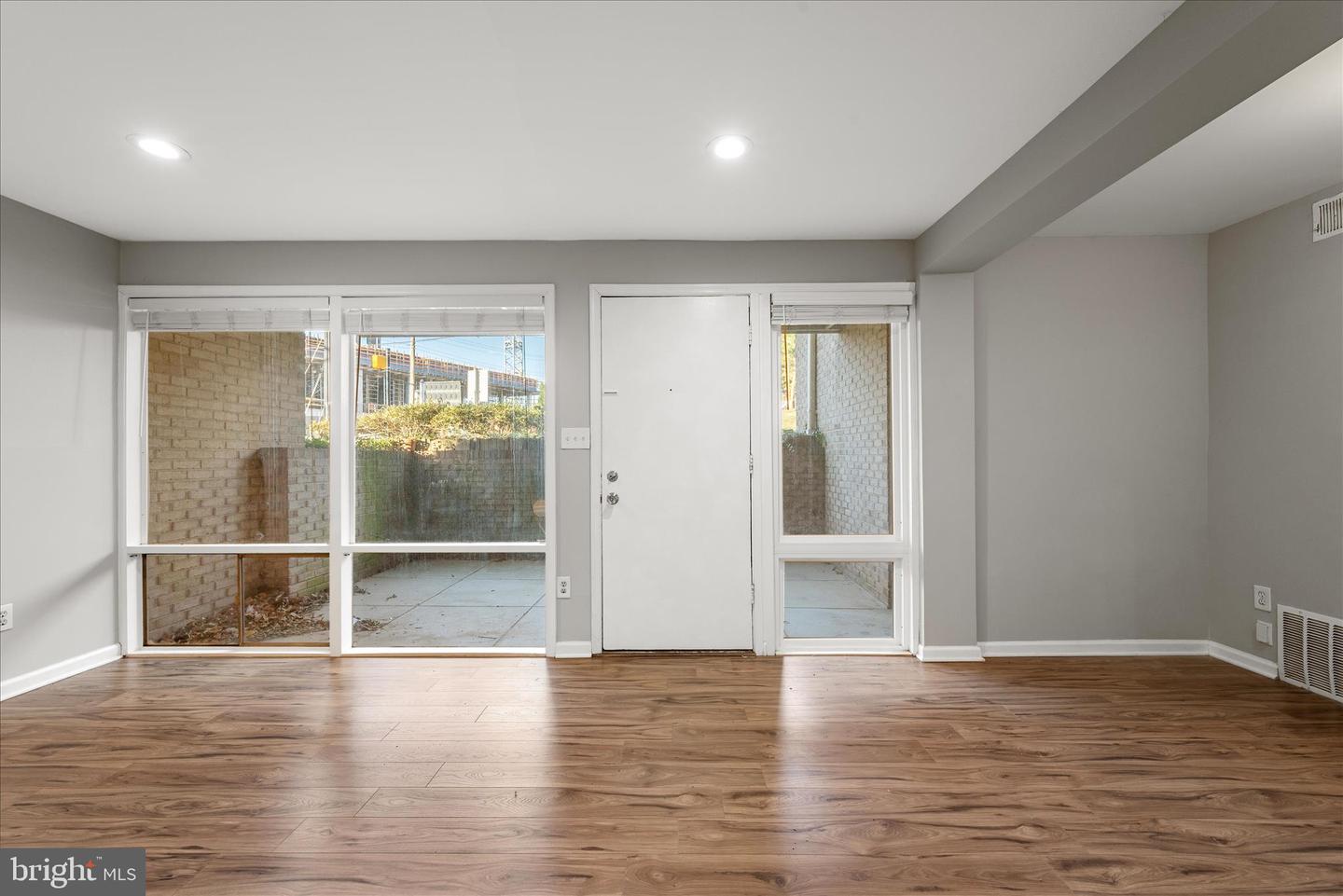156 HAYCOCK RD #A-6, FALLS CHURCH, Virginia 22046, 1 Bedroom Bedrooms, ,1 BathroomBathrooms,Residential,For sale,156 HAYCOCK RD #A-6,VAFA2003366 MLS # VAFA2003366 156 HAYCOCK RD #A-6, FALLS CHURCH, Virginia 22046, 1 Bedroom Bedrooms, ,1 BathroomBathrooms,Residential,For sale,156 HAYCOCK RD #A-6,VAFA2003366 MLS # VAFA2003366