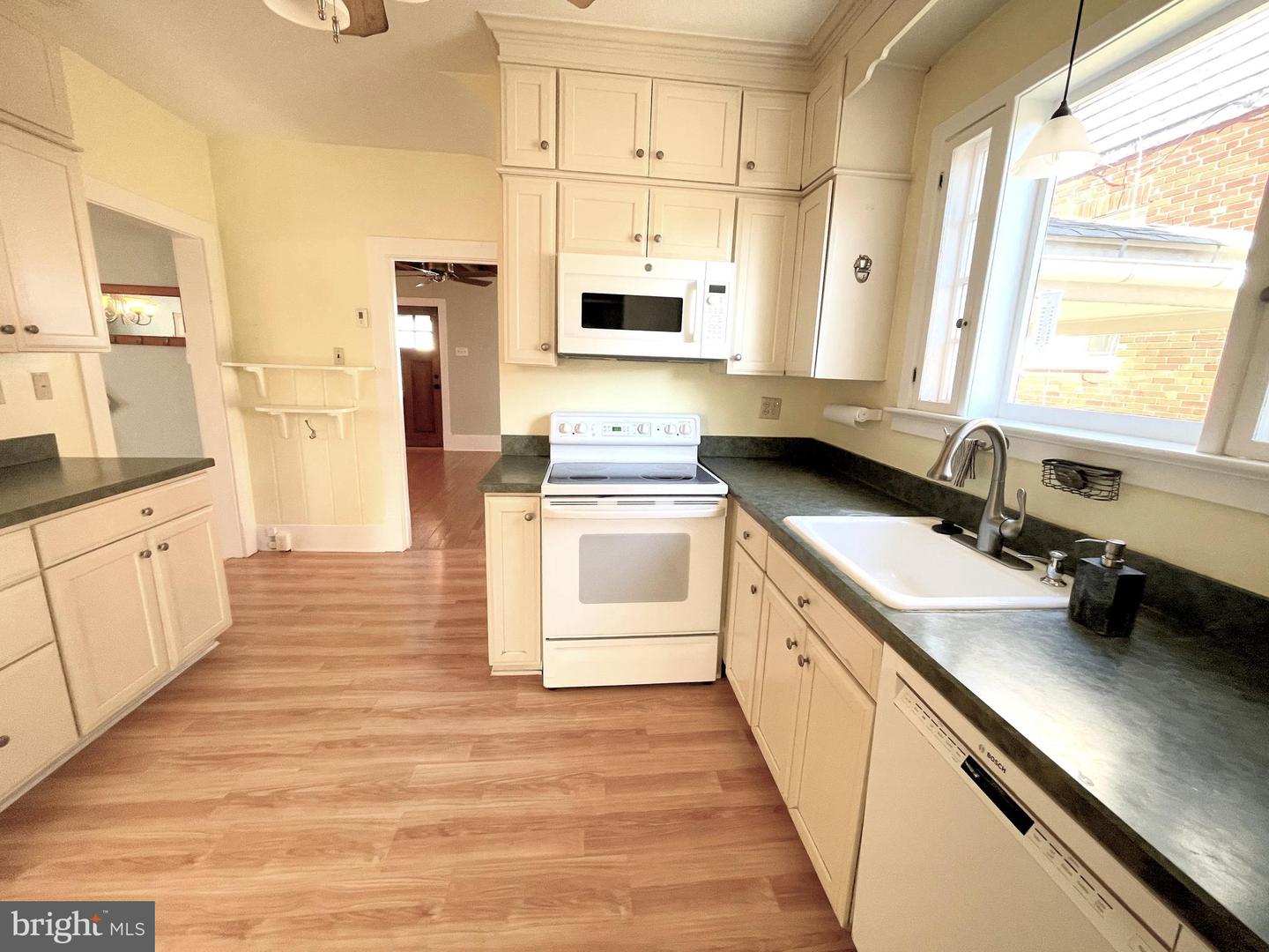 17 E LEICESTER ST, WINCHESTER, Virginia 22601, 4 Bedrooms Bedrooms, ,2 BathroomsBathrooms,Residential,For sale,17 E LEICESTER ST,VAWI2009350 MLS # VAWI2009350 17 E LEICESTER ST, WINCHESTER, Virginia 22601, 4 Bedrooms Bedrooms, ,2 BathroomsBathrooms,Residential,For sale,17 E LEICESTER ST,VAWI2009350 MLS # VAWI2009350