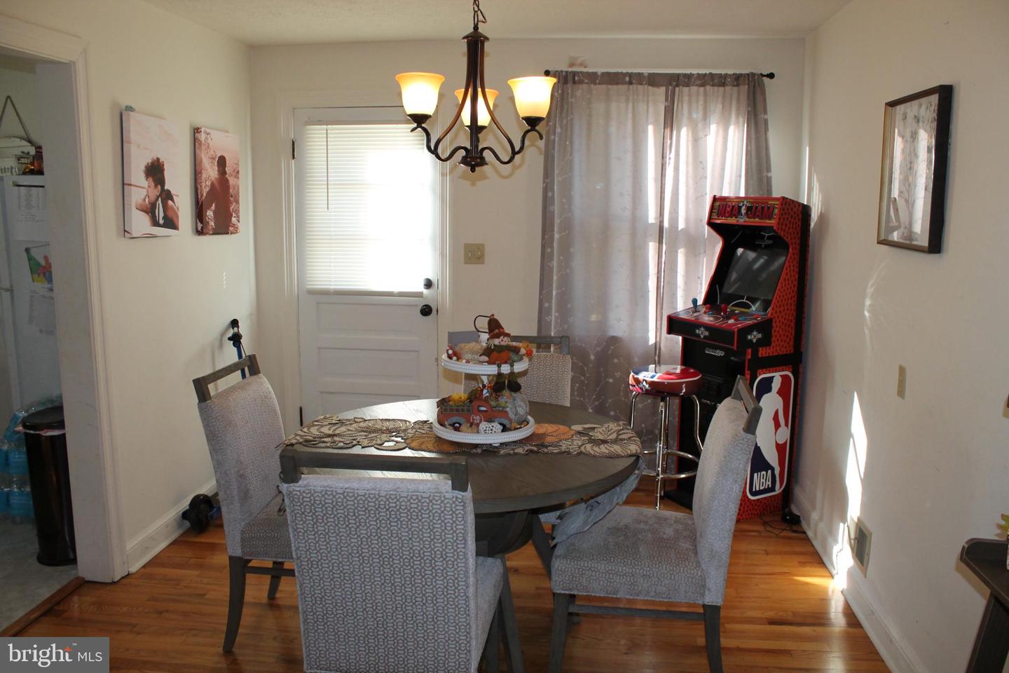 117 W OATES AVE, WINCHESTER, Virginia 22601, 3 Bedrooms Bedrooms, 6 Rooms Rooms,1 BathroomBathrooms,Residential,For sale,117 W OATES AVE,VAWI2009446 MLS # VAWI2009446 117 W OATES AVE, WINCHESTER, Virginia 22601, 3 Bedrooms Bedrooms, 6 Rooms Rooms,1 BathroomBathrooms,Residential,For sale,117 W OATES AVE,VAWI2009446 MLS # VAWI2009446