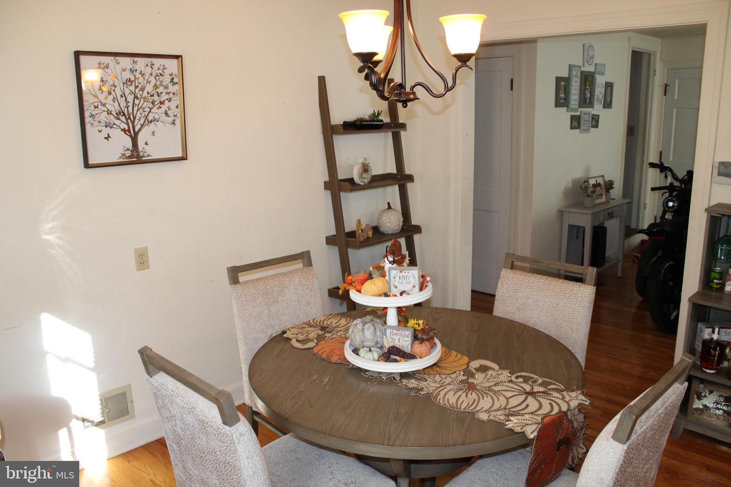 117 W OATES AVE, WINCHESTER, Virginia 22601, 3 Bedrooms Bedrooms, 6 Rooms Rooms,1 BathroomBathrooms,Residential,For sale,117 W OATES AVE,VAWI2009446 MLS # VAWI2009446 117 W OATES AVE, WINCHESTER, Virginia 22601, 3 Bedrooms Bedrooms, 6 Rooms Rooms,1 BathroomBathrooms,Residential,For sale,117 W OATES AVE,VAWI2009446 MLS # VAWI2009446